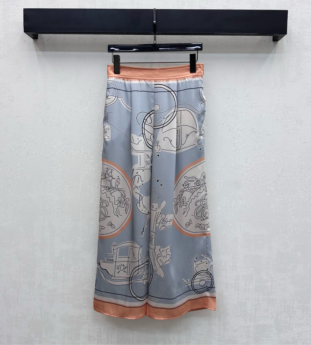 26NEW Silk Printed Cropped Pants