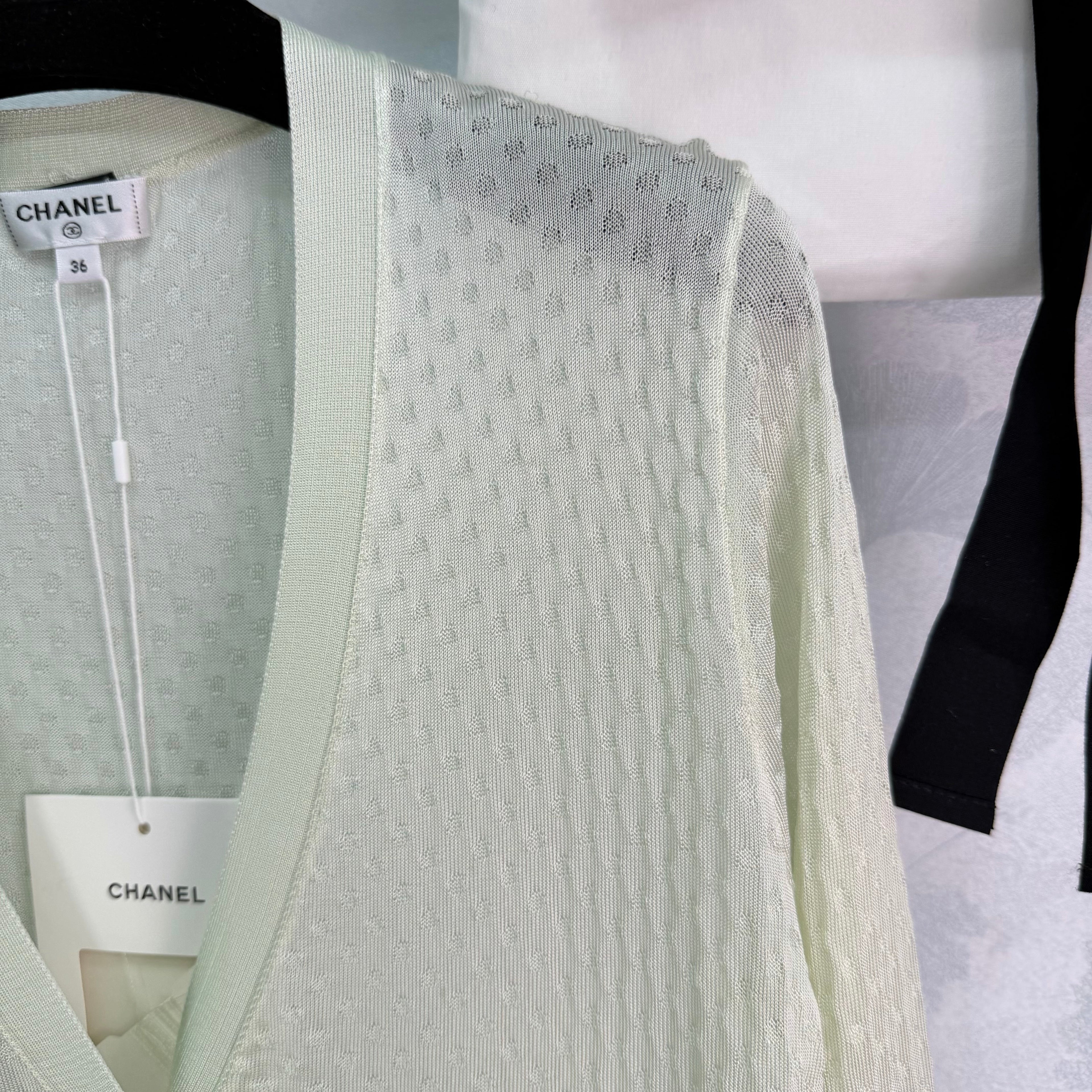 26NEW light green knitted cardigan