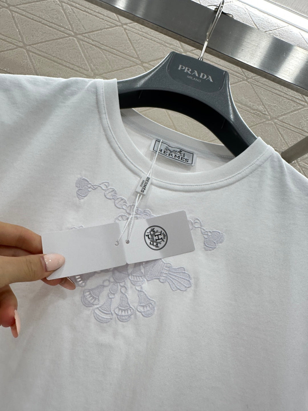 26NEW Hollow-out Embroidered Logo T-shirt