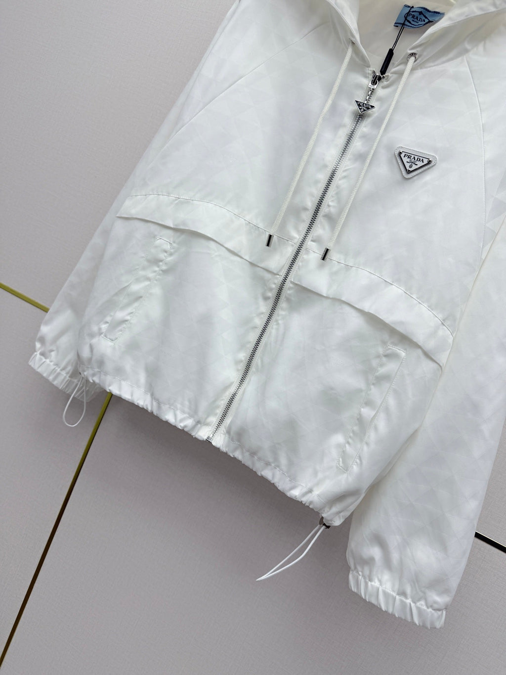 26NEW Hooded Jacket with Dark Pattern Jacquard