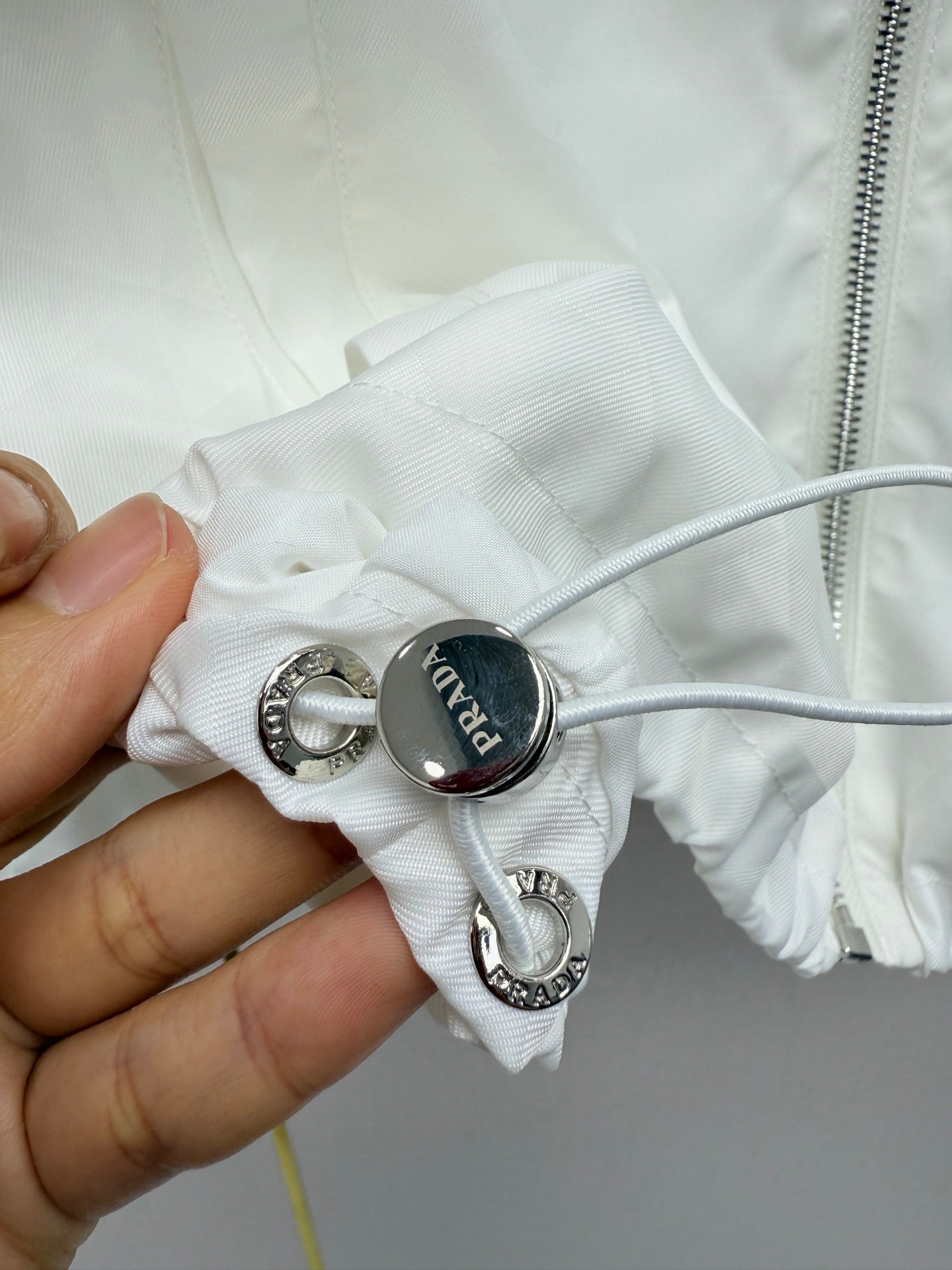 26NEW Hooded Jacket with Dark Pattern Jacquard