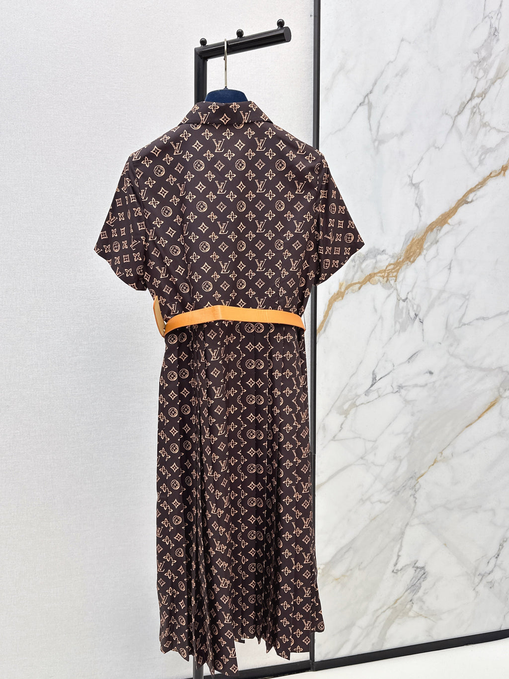 26NEW Printed Long Pleated Dress