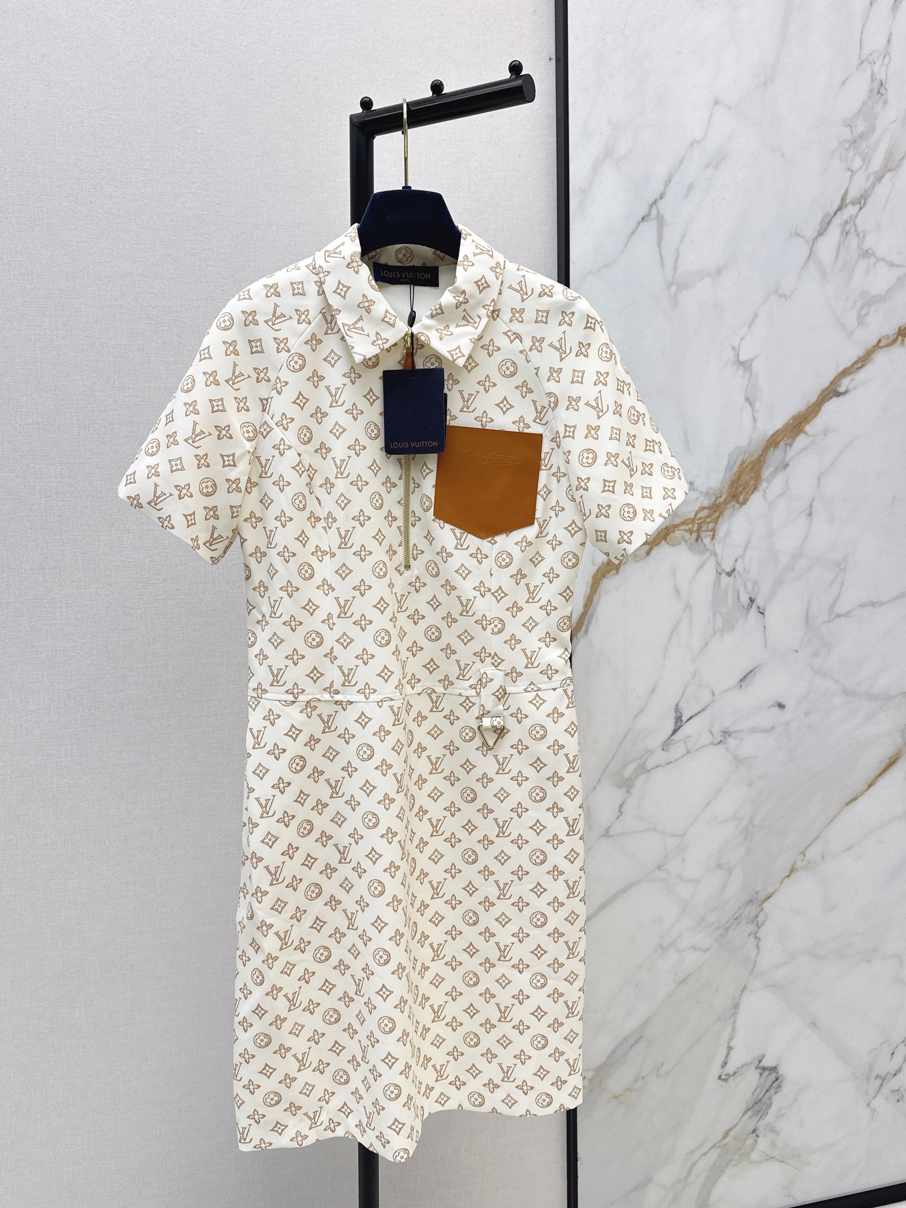 26NEW Printed Short-Sleeve Collared Dress