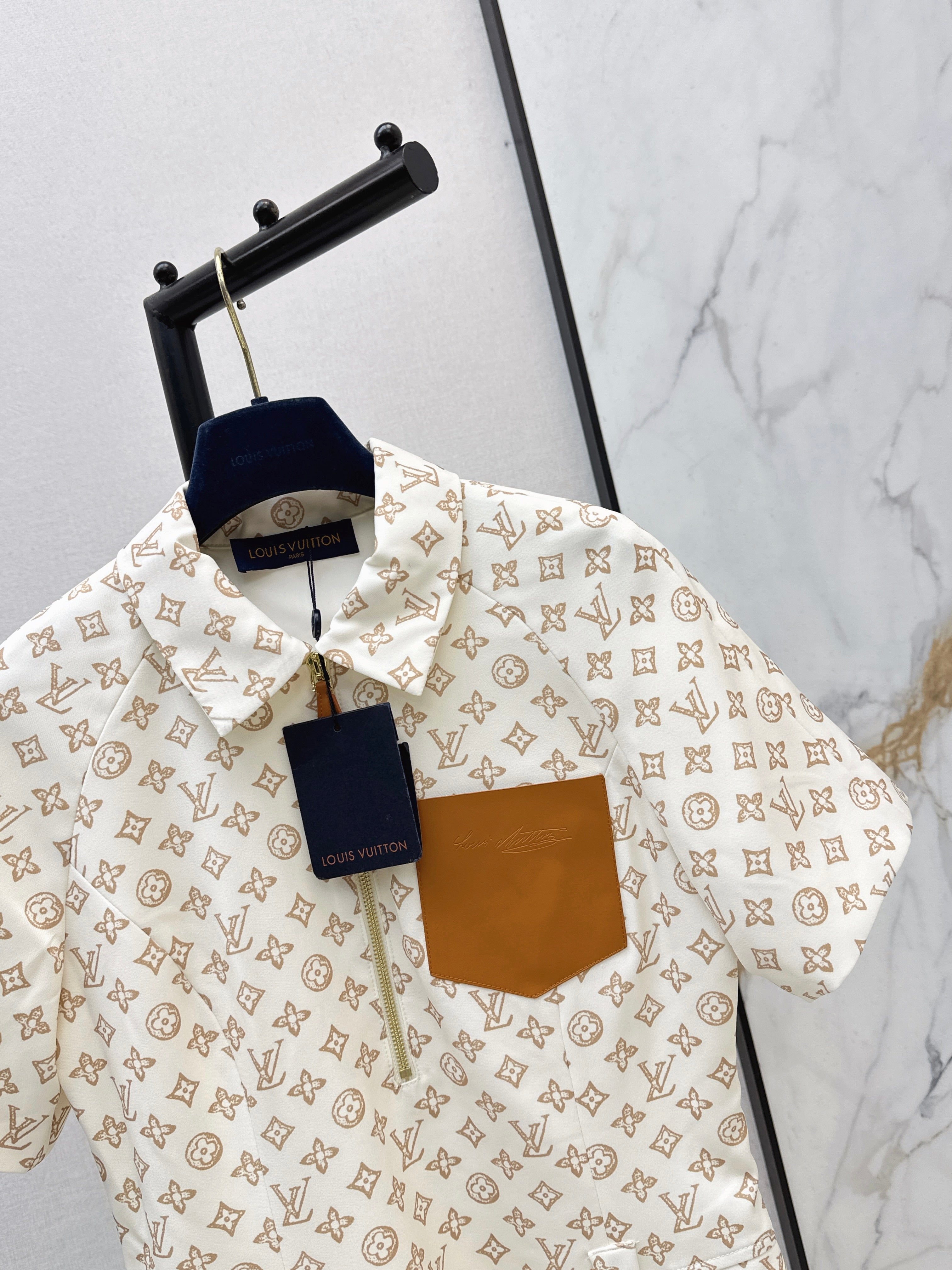 26NEW Printed Short-Sleeve Collared Dress