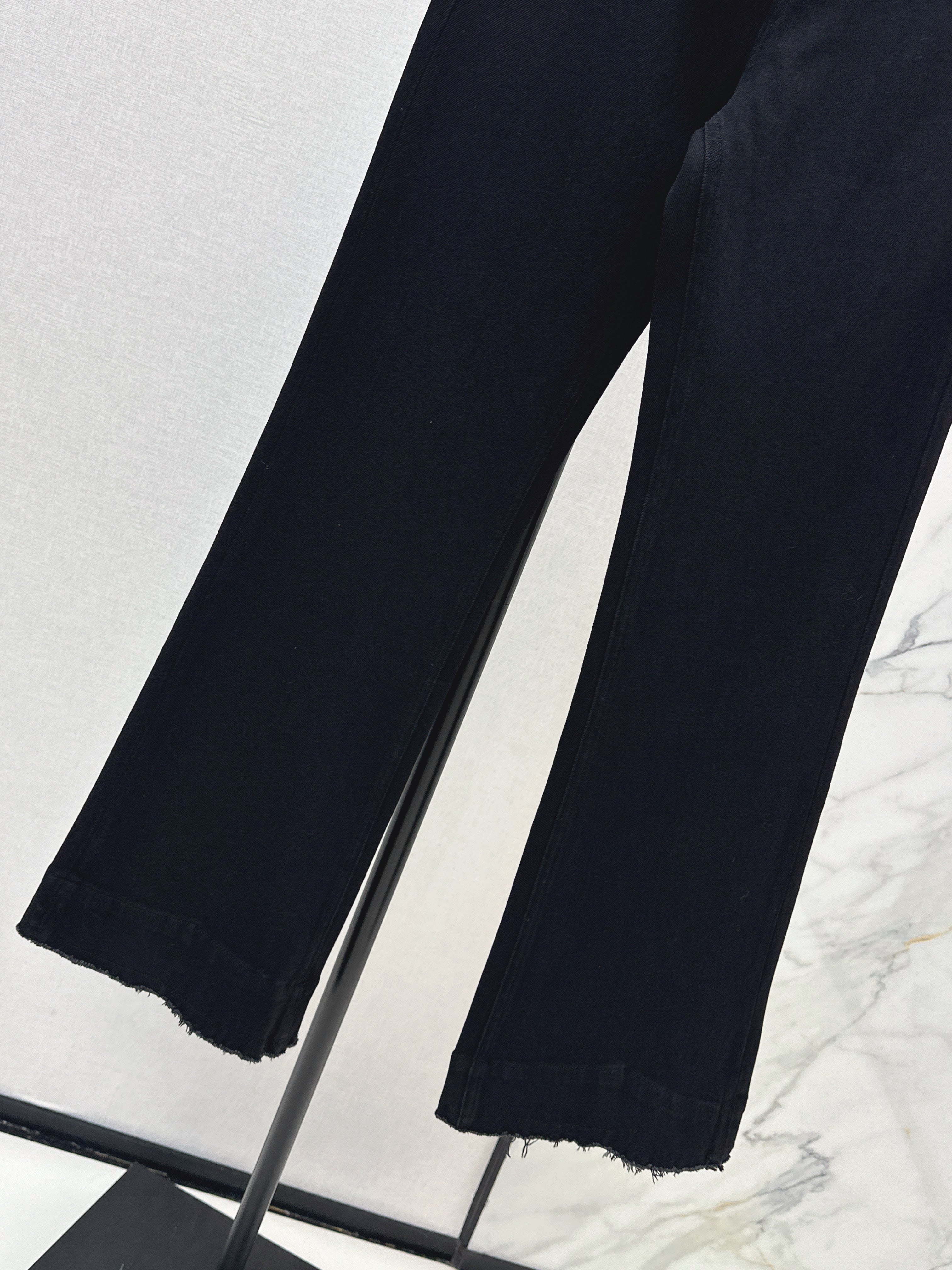 26NEW Spring/Summer Black Frayed Straight Leg Jeans
