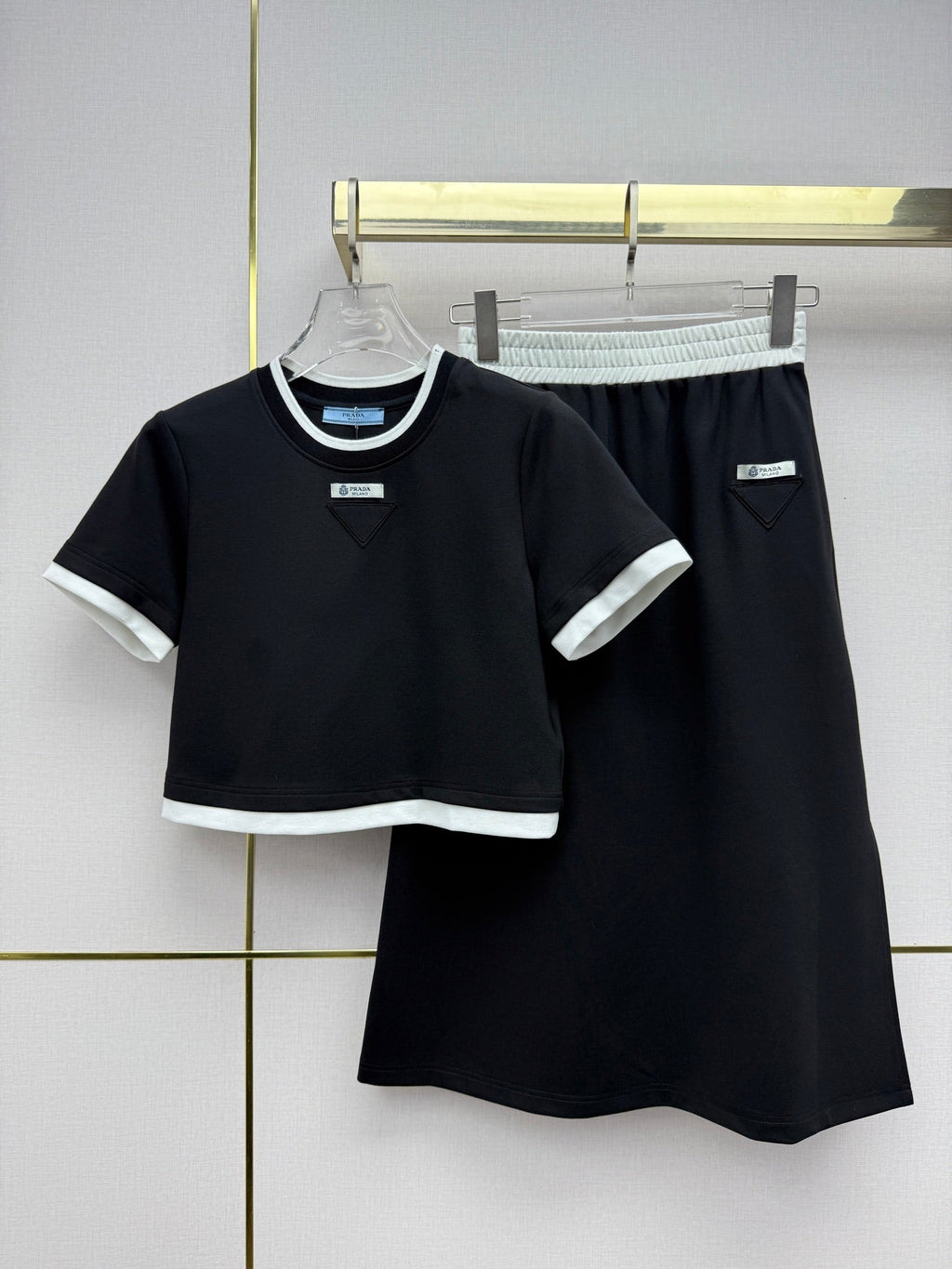 26NEW Short-sleeved T-shirt + Skirt Set