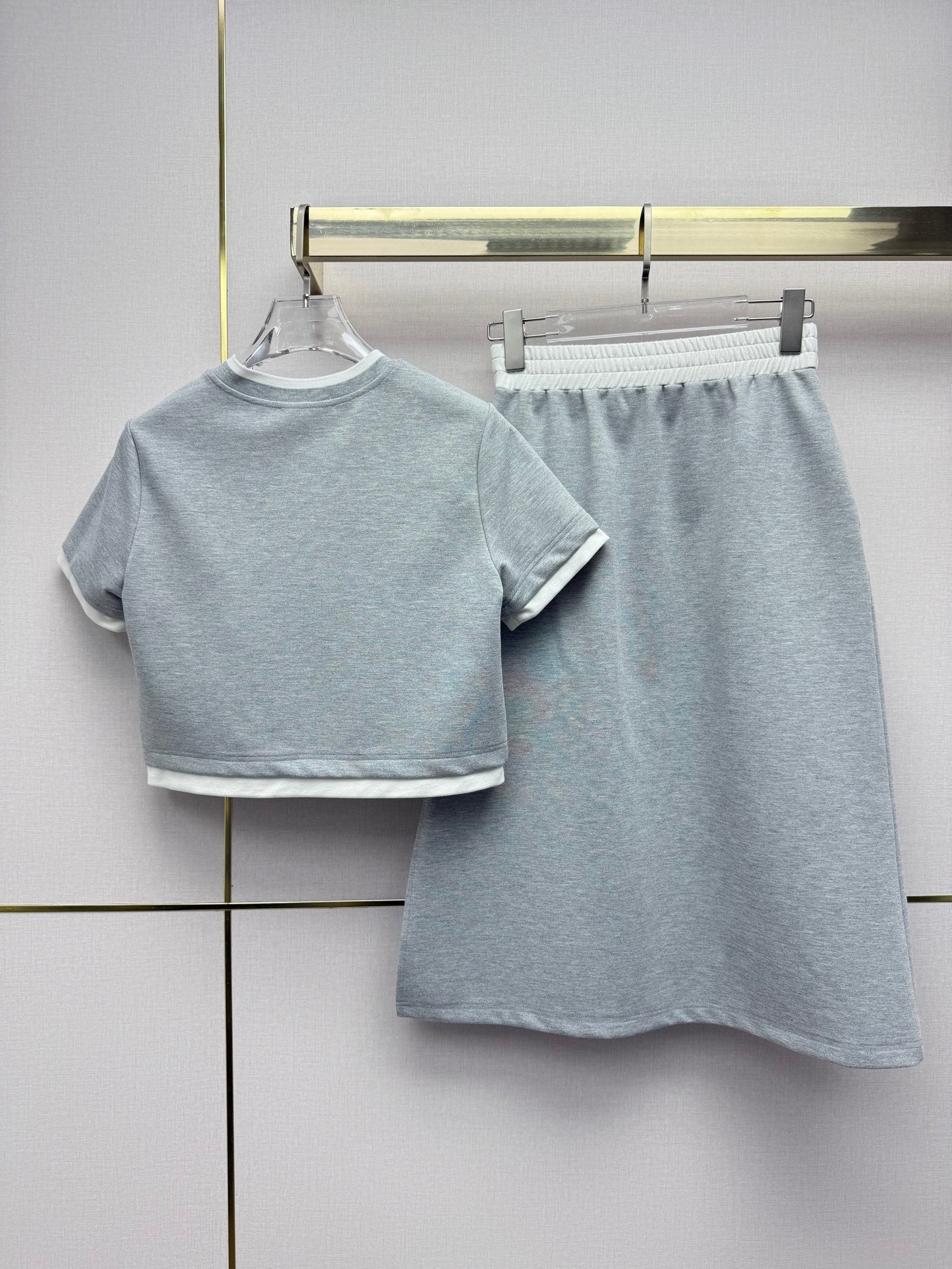 26NEW Short-sleeved T-shirt + Skirt Set
