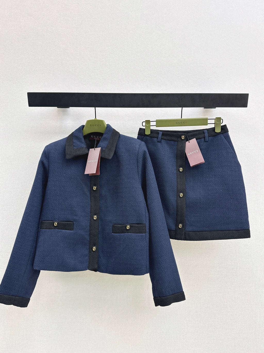 26NEW Color-Blocked Trim Elegant Suit