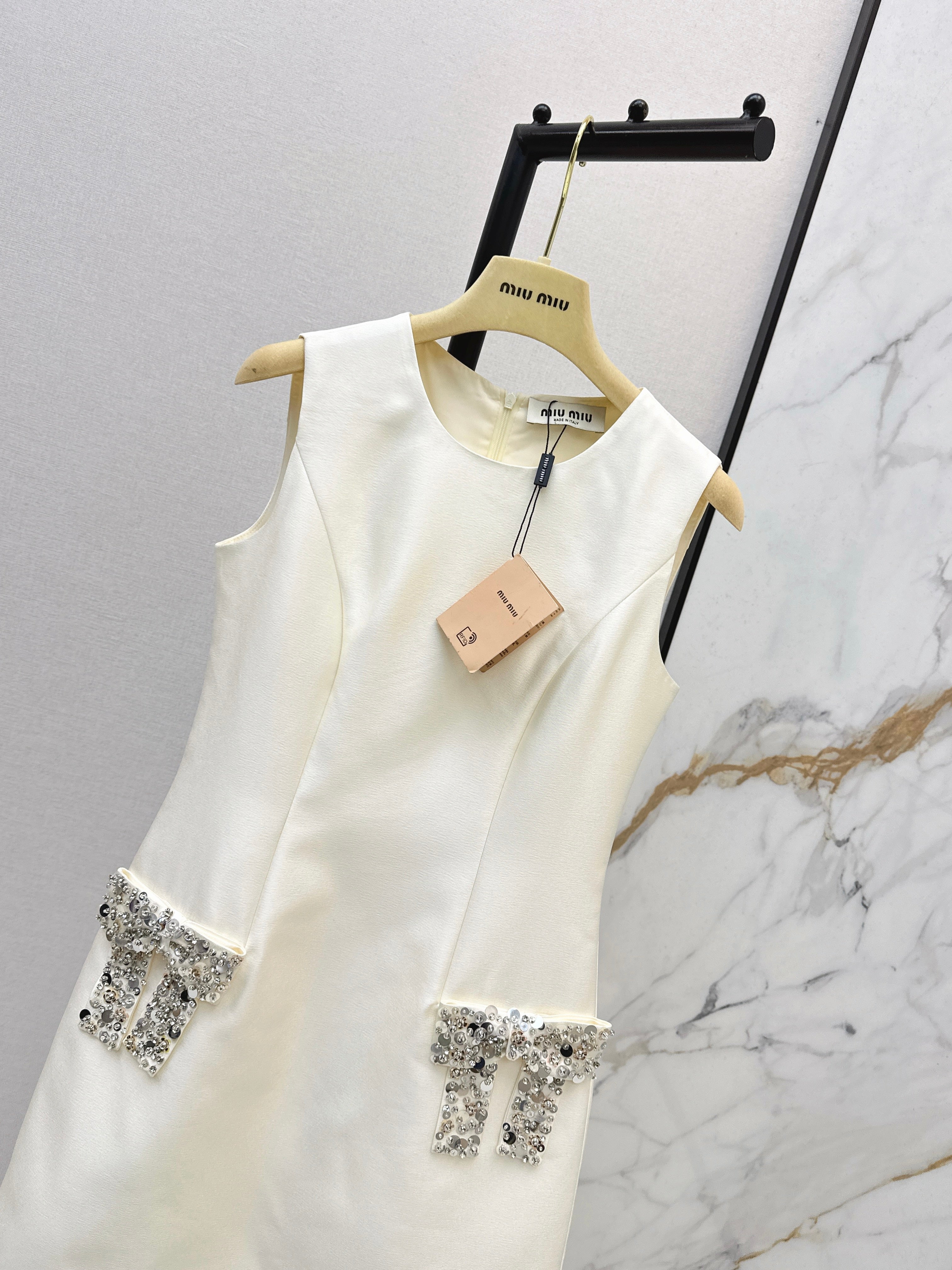 26SS Rhinestone Bow Sleeveless Dress