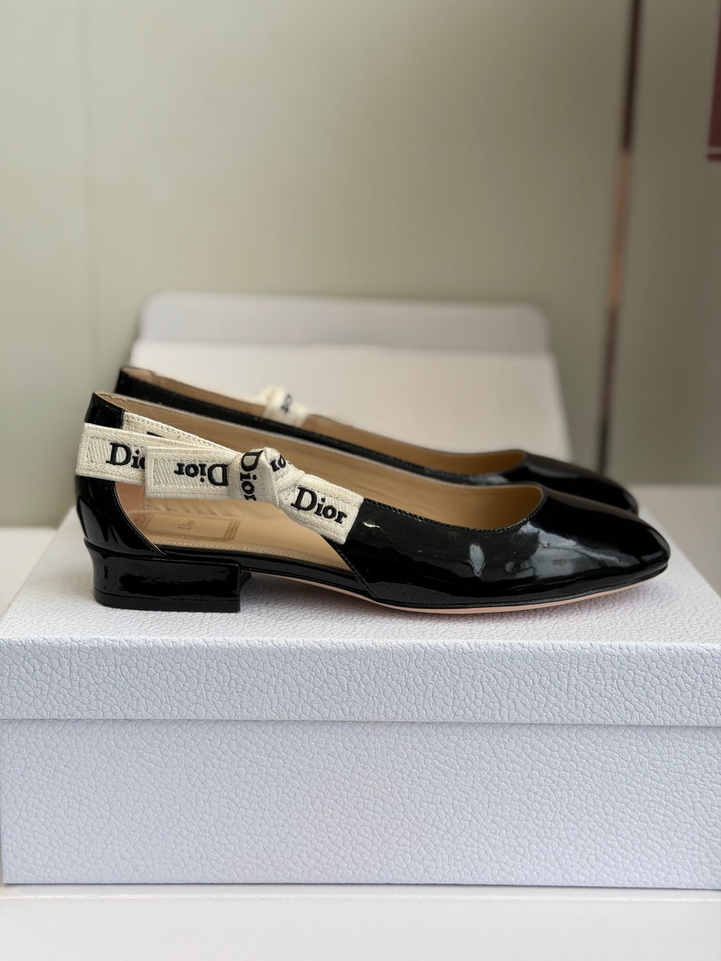 26SS New Arrival: Round Toe Openwork Low-Heel Mary Jane Shoes