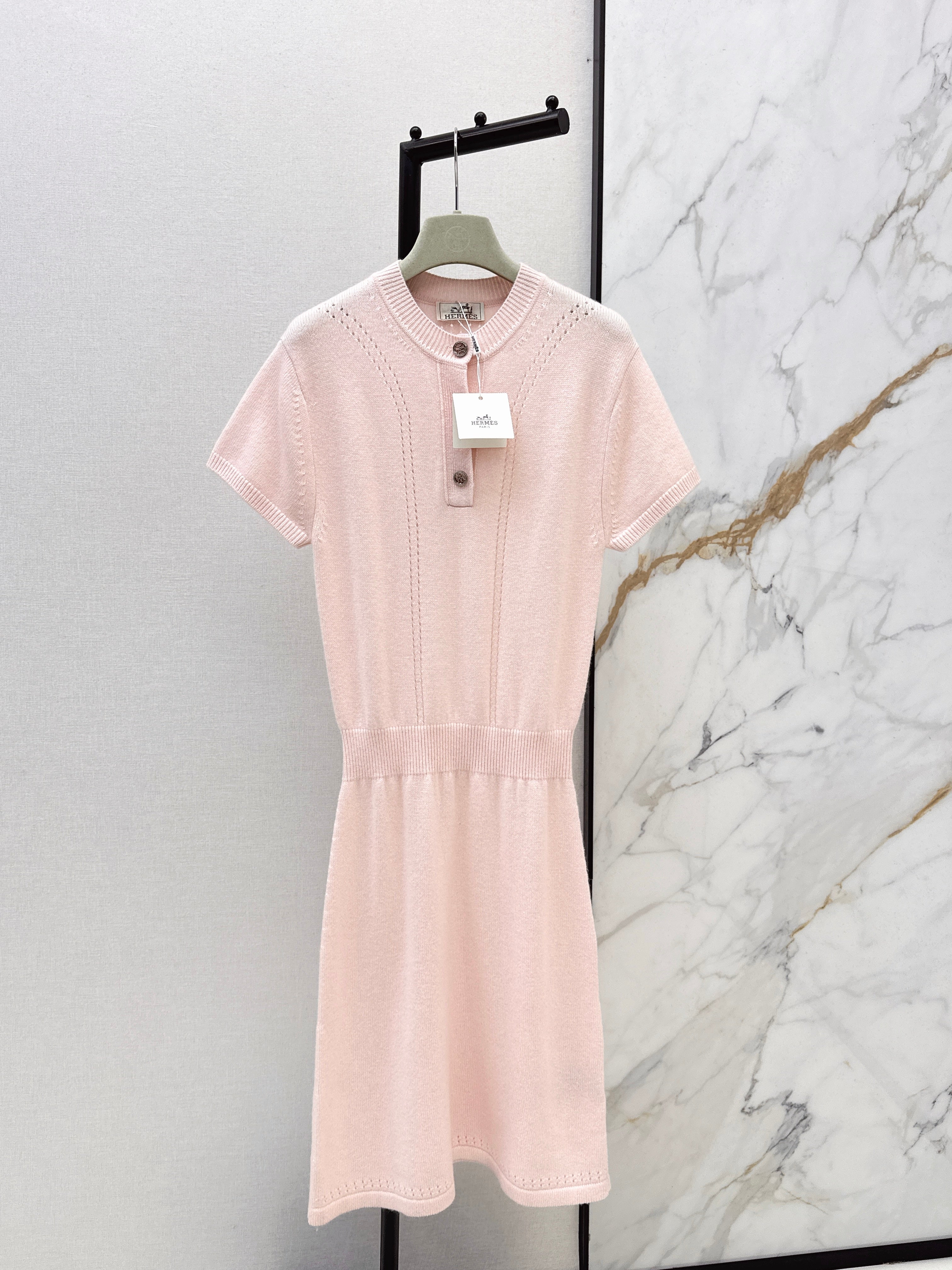 26SS Spring/Summer Newest Hollow-out Pattern Cashmere Dress with Gold Coin Buckle