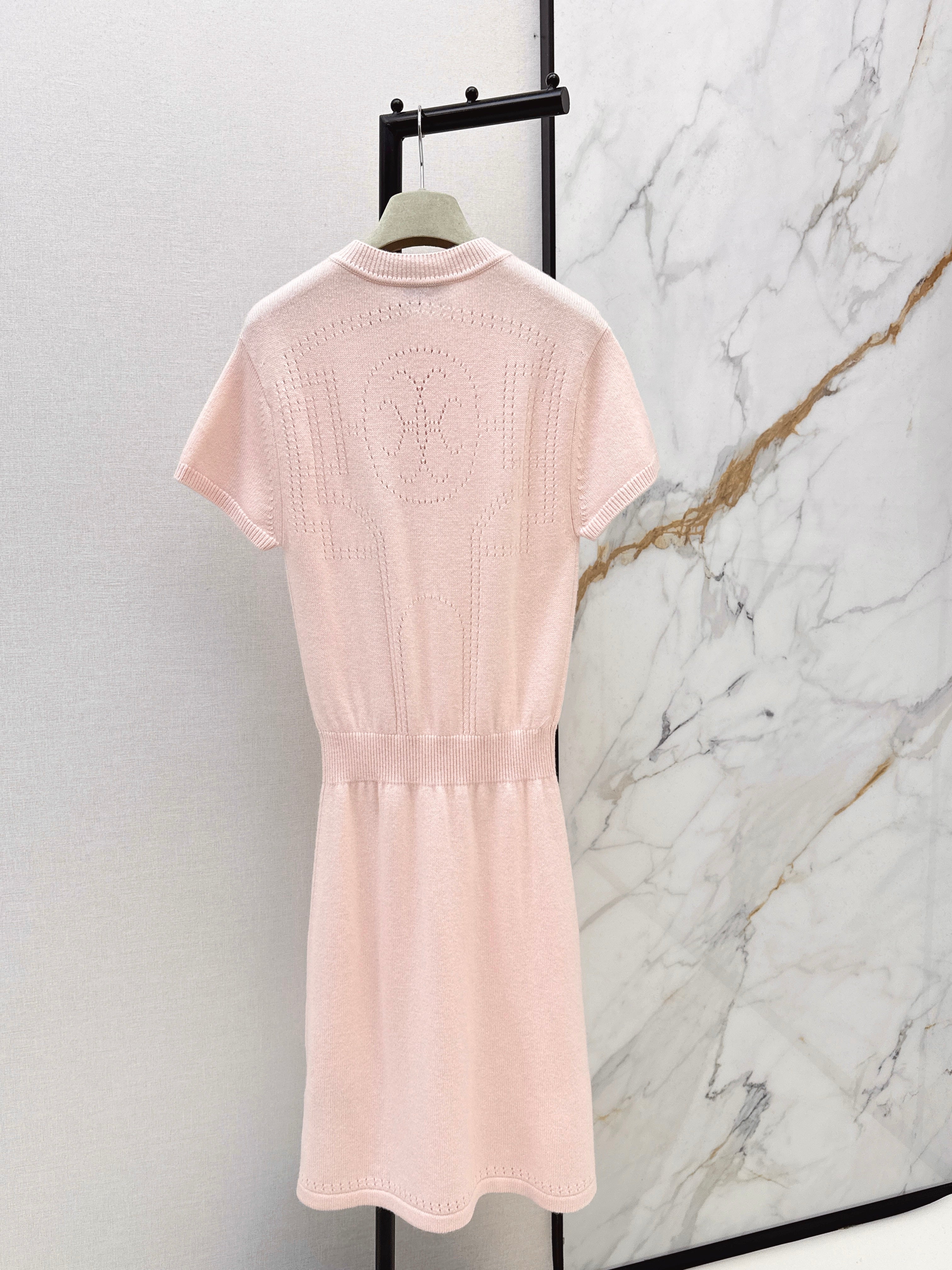 26SS Spring/Summer Newest Hollow-out Pattern Cashmere Dress with Gold Coin Buckle