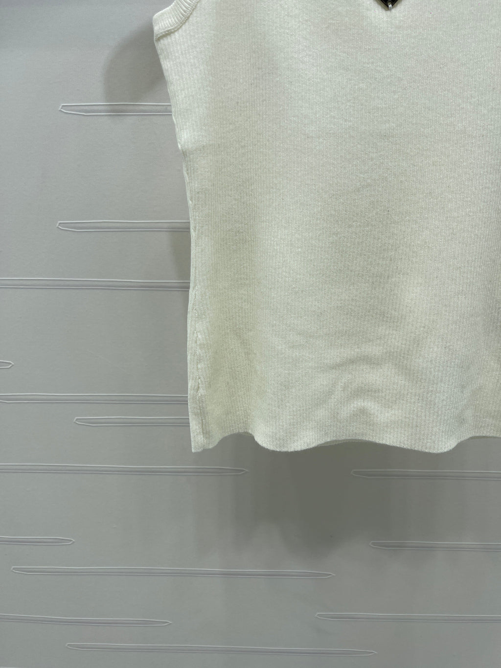 26NEW U-neck knitted vest