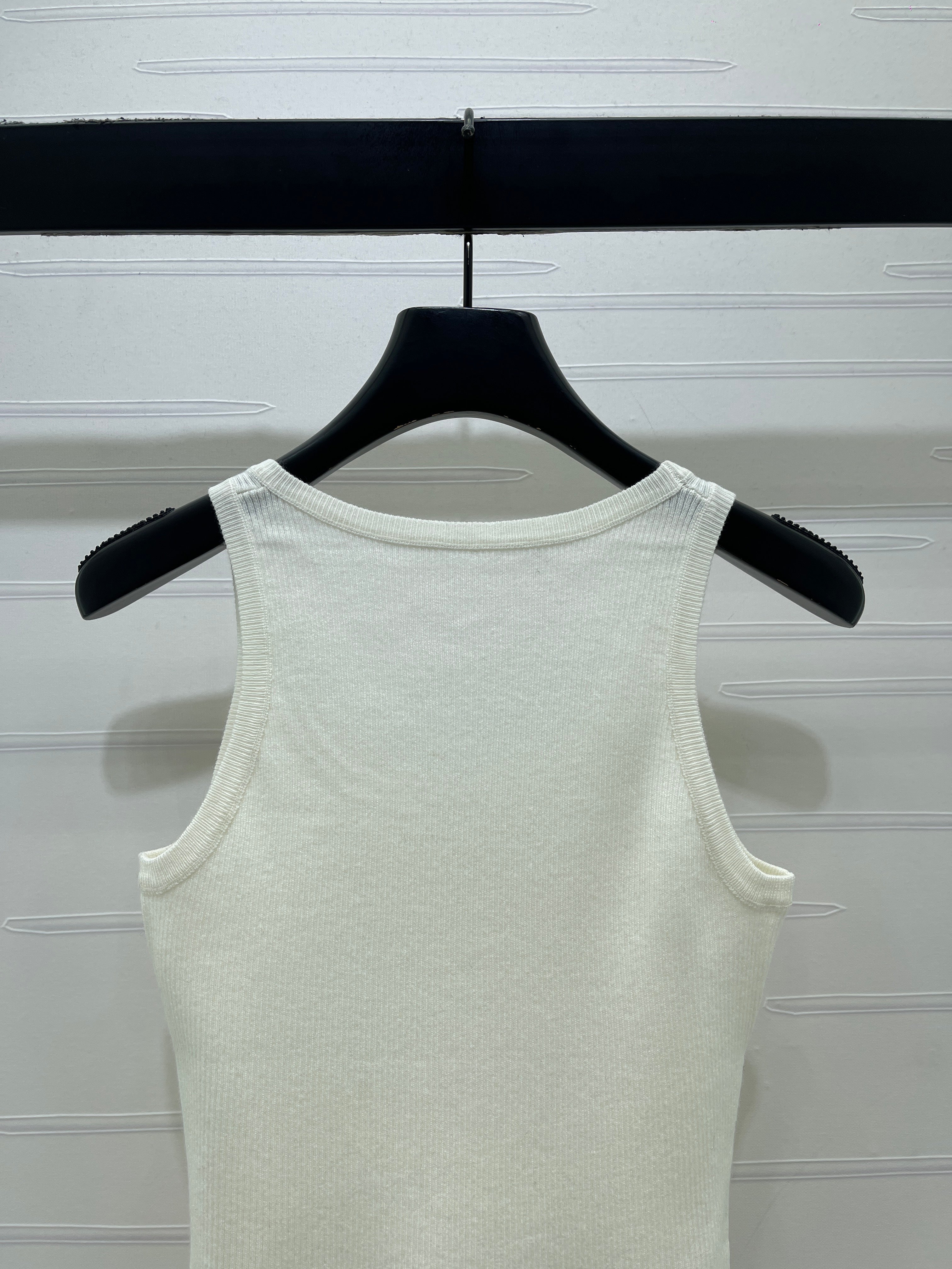 26NEW U-neck knitted vest