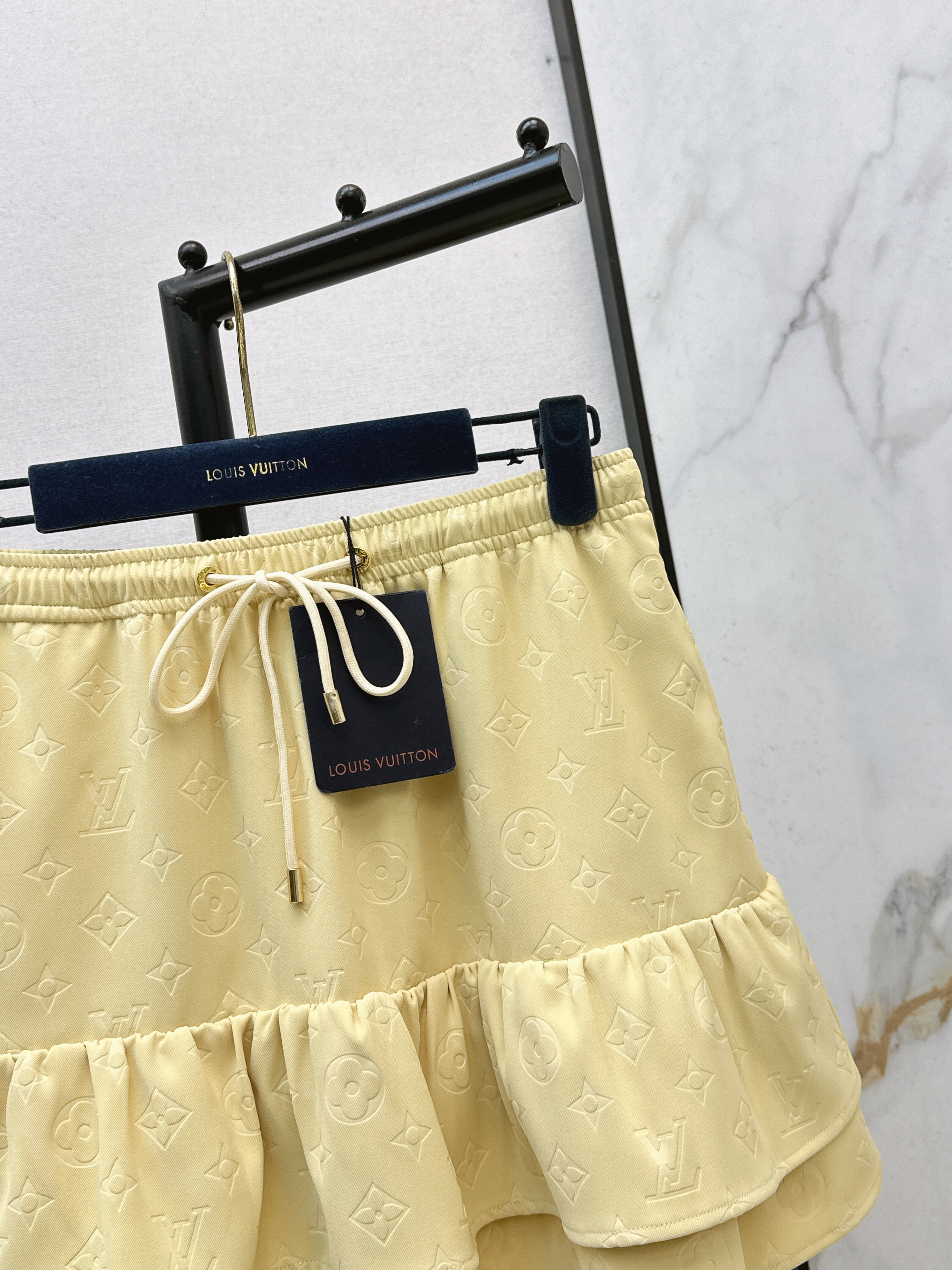 26SS New Embossed Fishtail Skirt