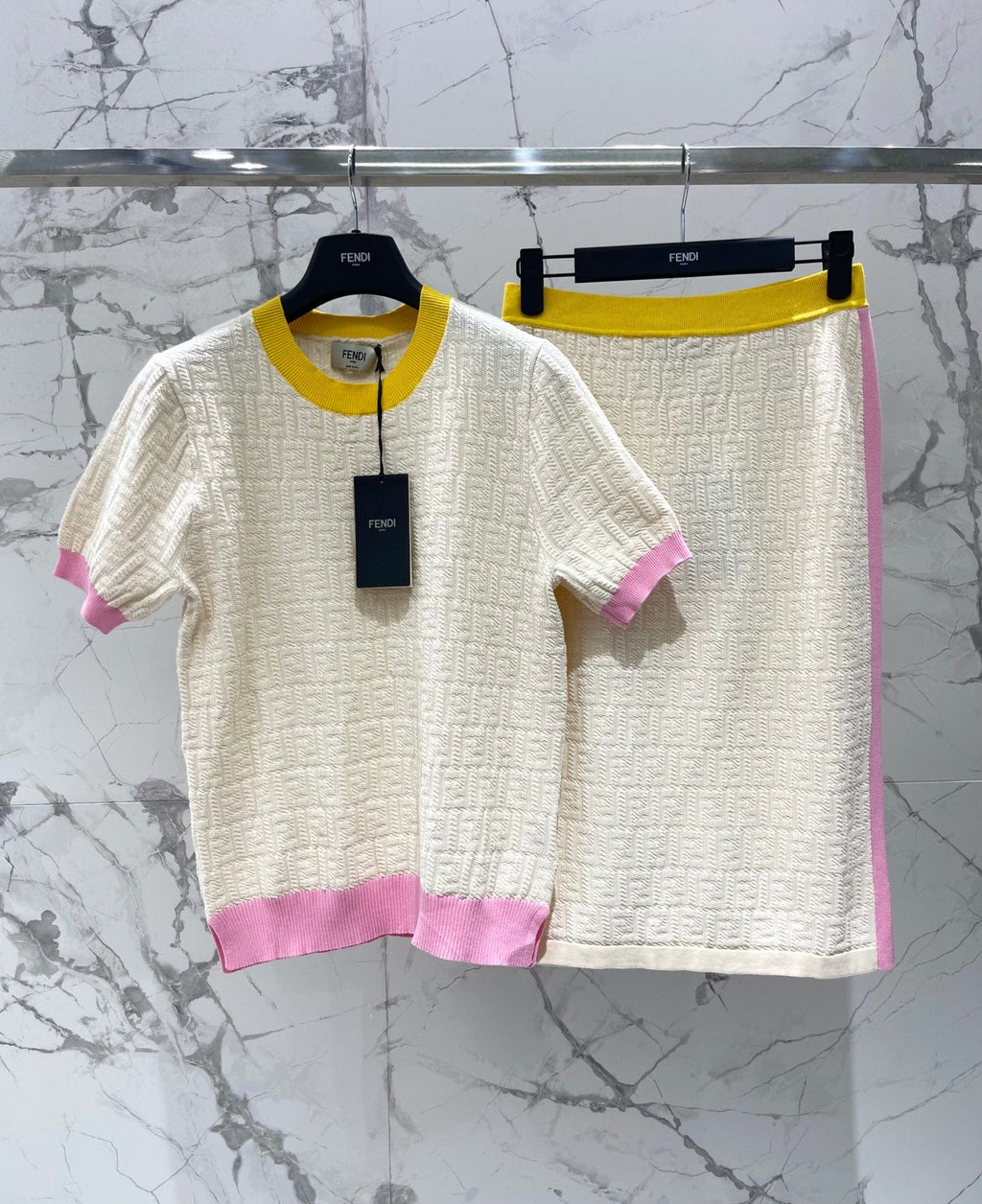 All-over letter print 3D knit top + skirt