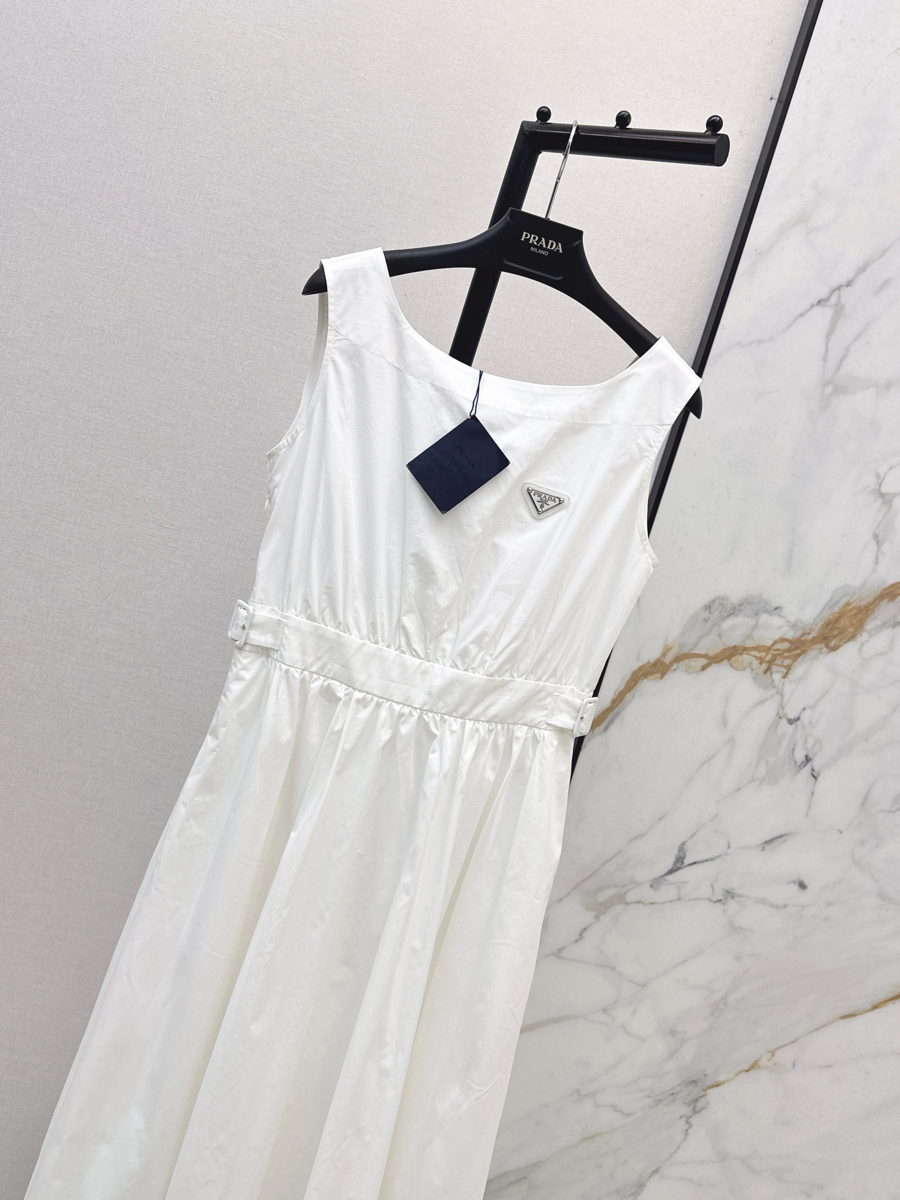 26SS New Spring/Summer Collection: Long Sleeveless Dress