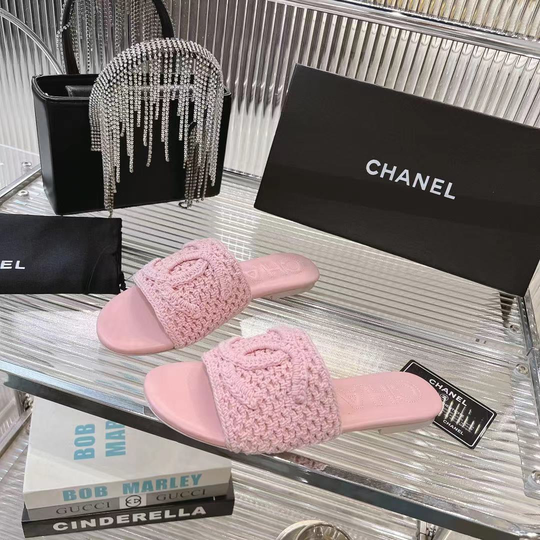 26s Stylish Summer Slides