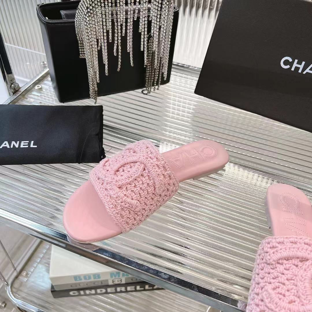 26s Stylish Summer Slides