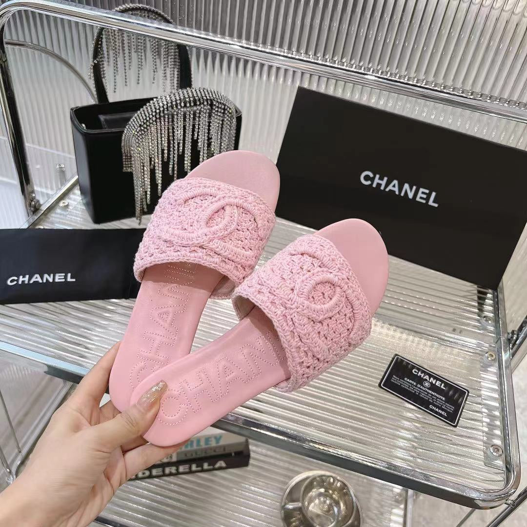 26s Stylish Summer Slides