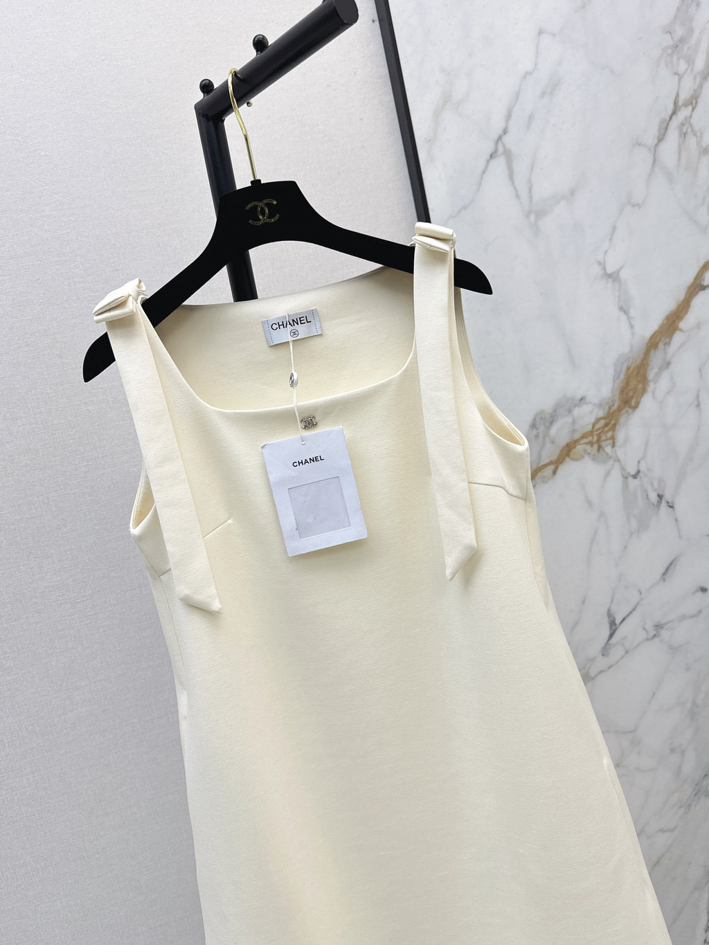 26SS Latest Spring/Summer Style: Sleeveless Dress with Bow-Adorned Shoulder Straps