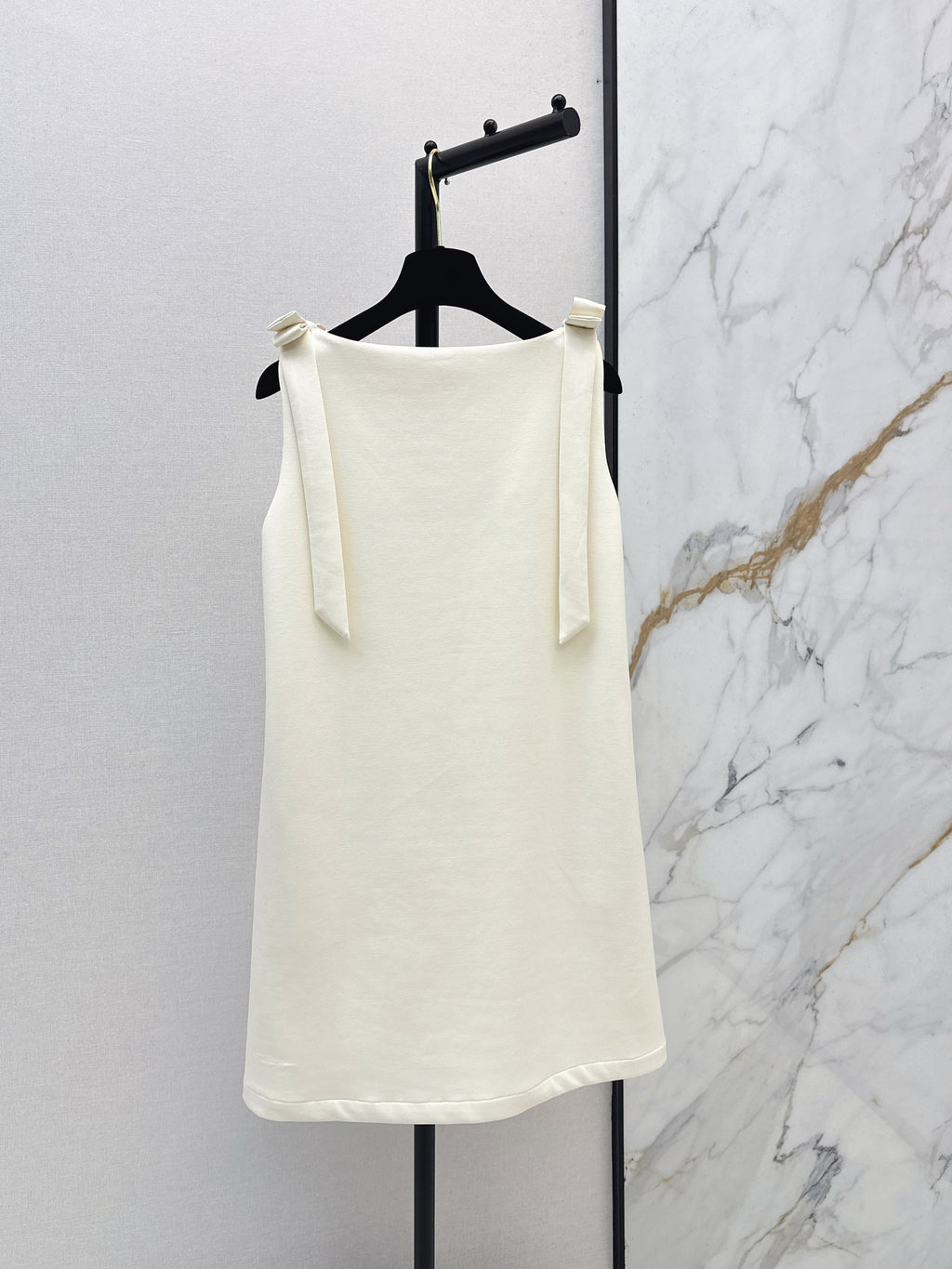 26SS Latest Spring/Summer Style: Sleeveless Dress with Bow-Adorned Shoulder Straps