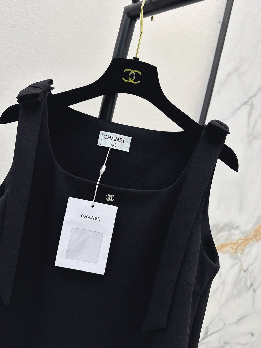 26SS Latest Spring/Summer Style: Sleeveless Dress with Bow-Adorned Shoulder Straps