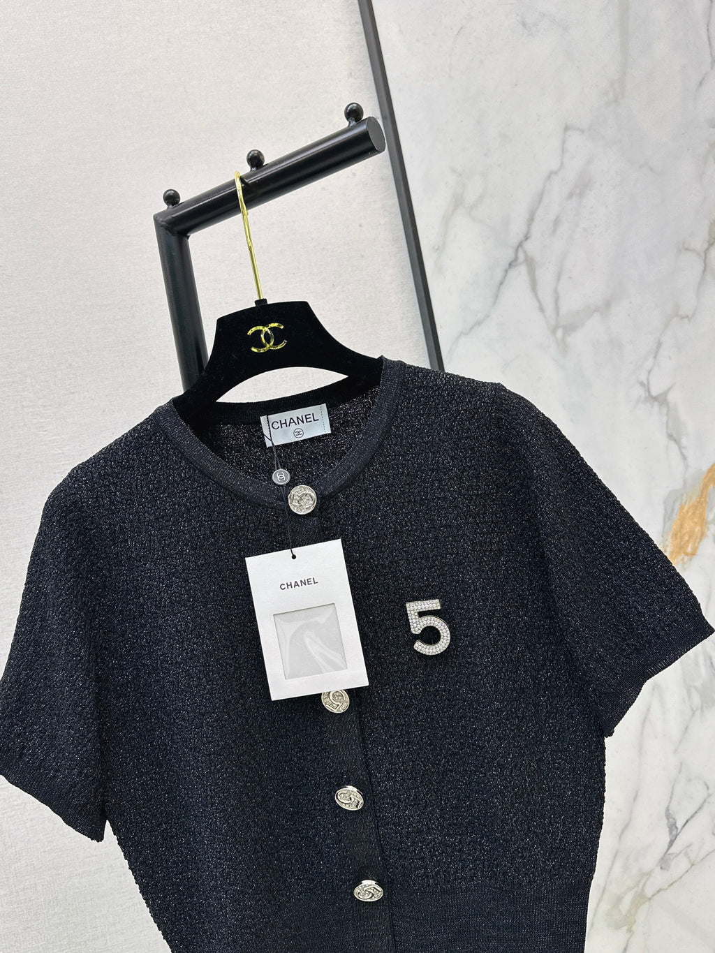26SS Spring/Summer Latest Style: Short-Sleeve Knit Top with Hardware Embellishment
