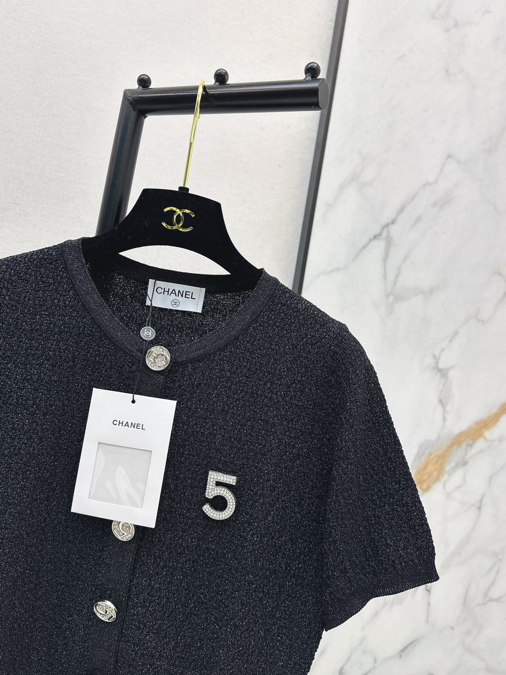 26SS Spring/Summer Latest Style: Short-Sleeve Knit Top with Hardware Embellishment