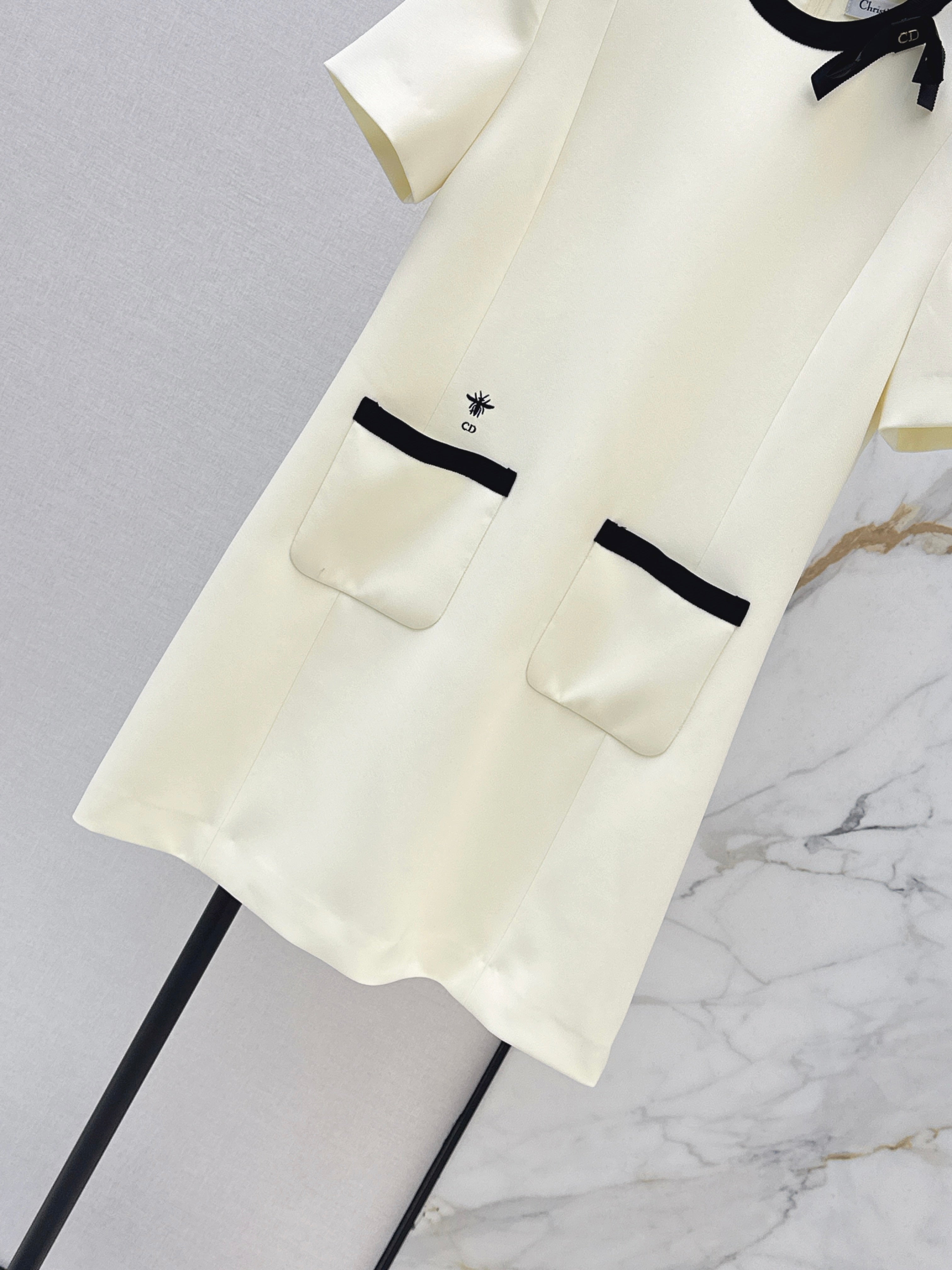 26SS Crew Neck Color-Block Short-Sleeve Dress