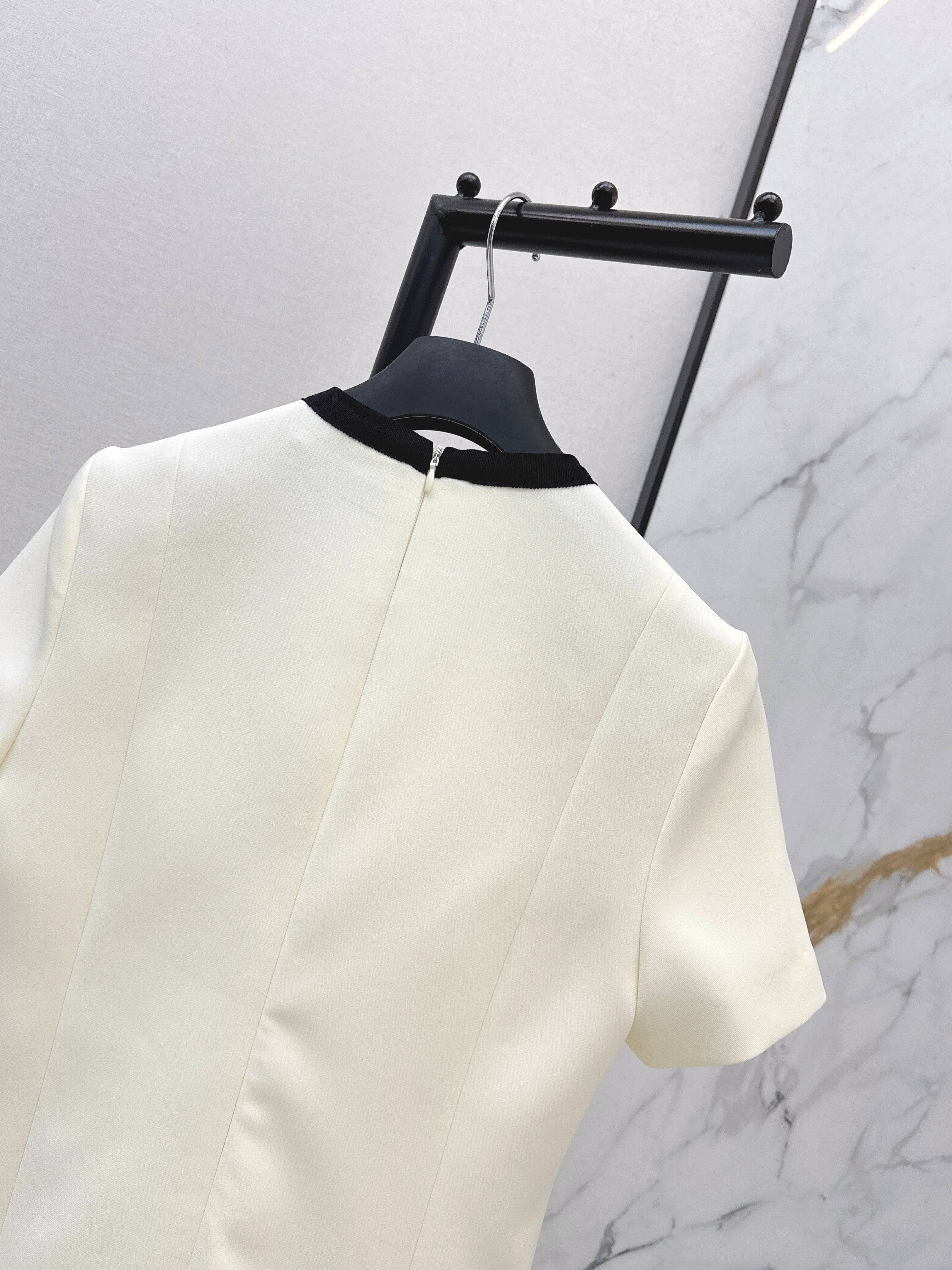26SS Crew Neck Color-Block Short-Sleeve Dress