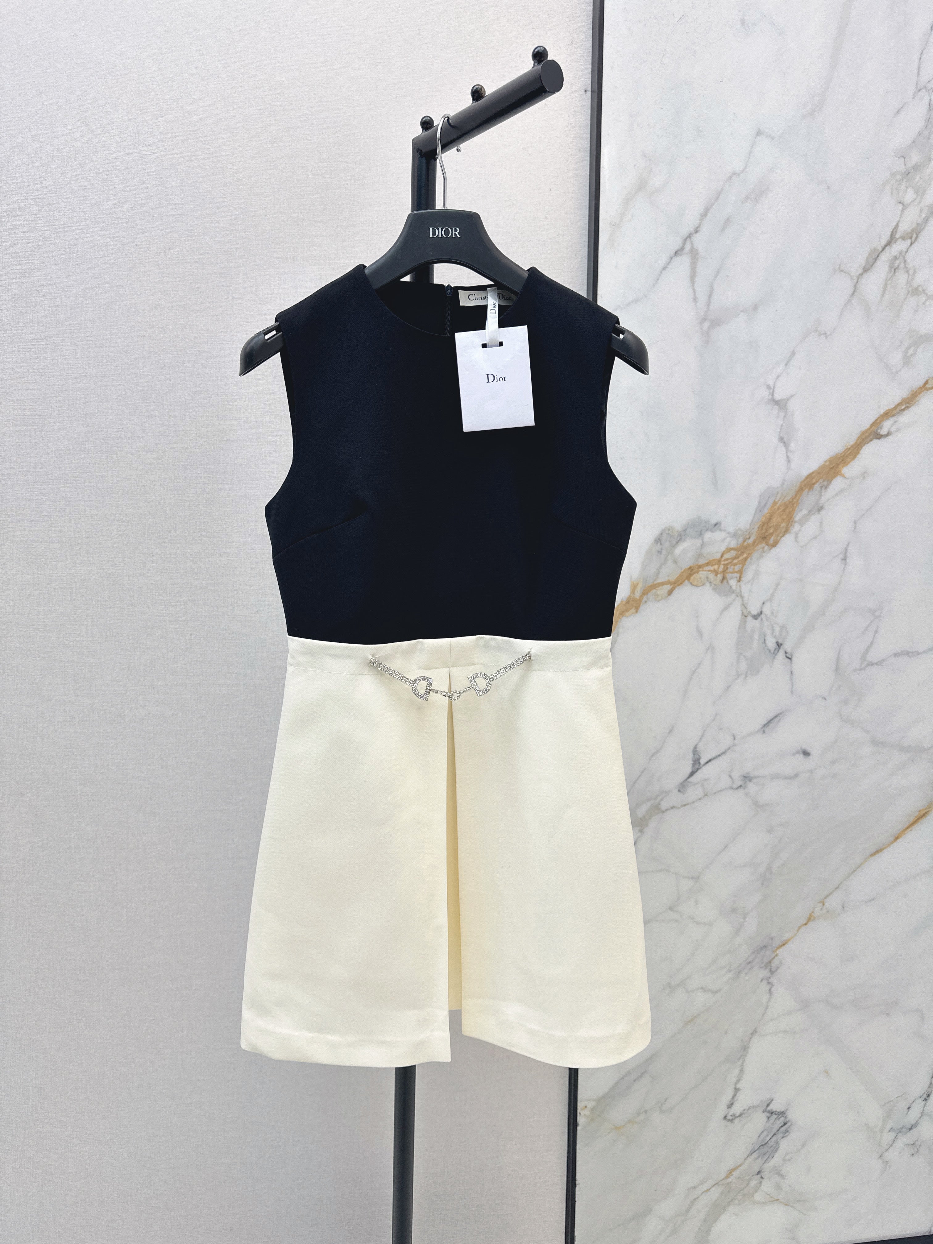26SS Black & White Color-block Sleeveless Dress