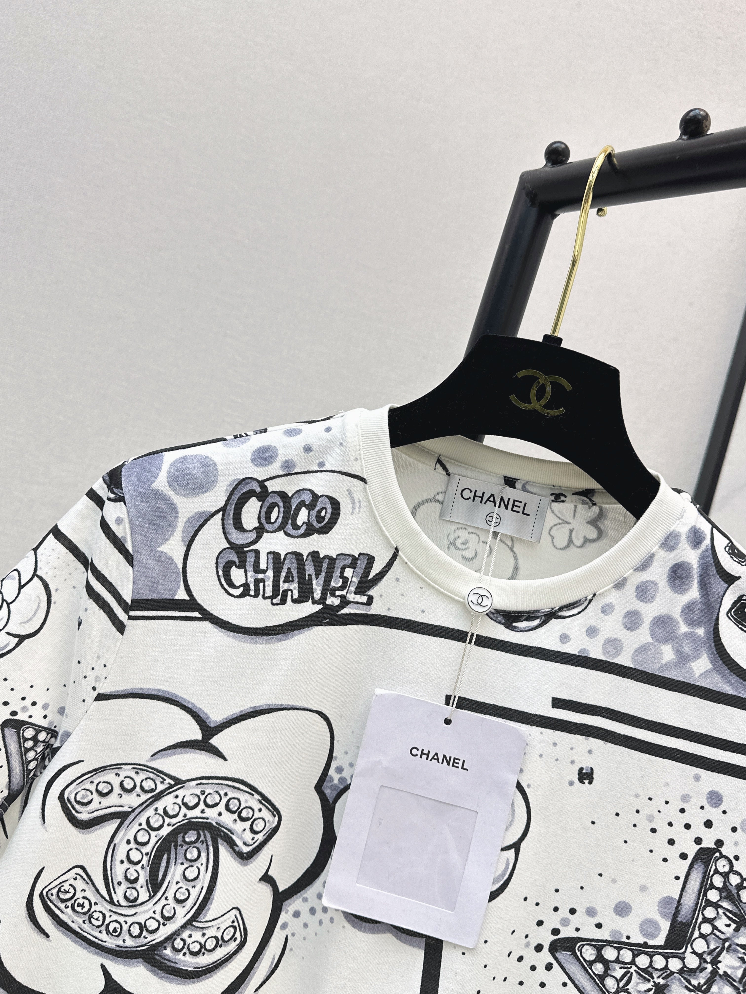 26SS Camellia & Pearl Chain Print Short-Sleeve T-Shirt