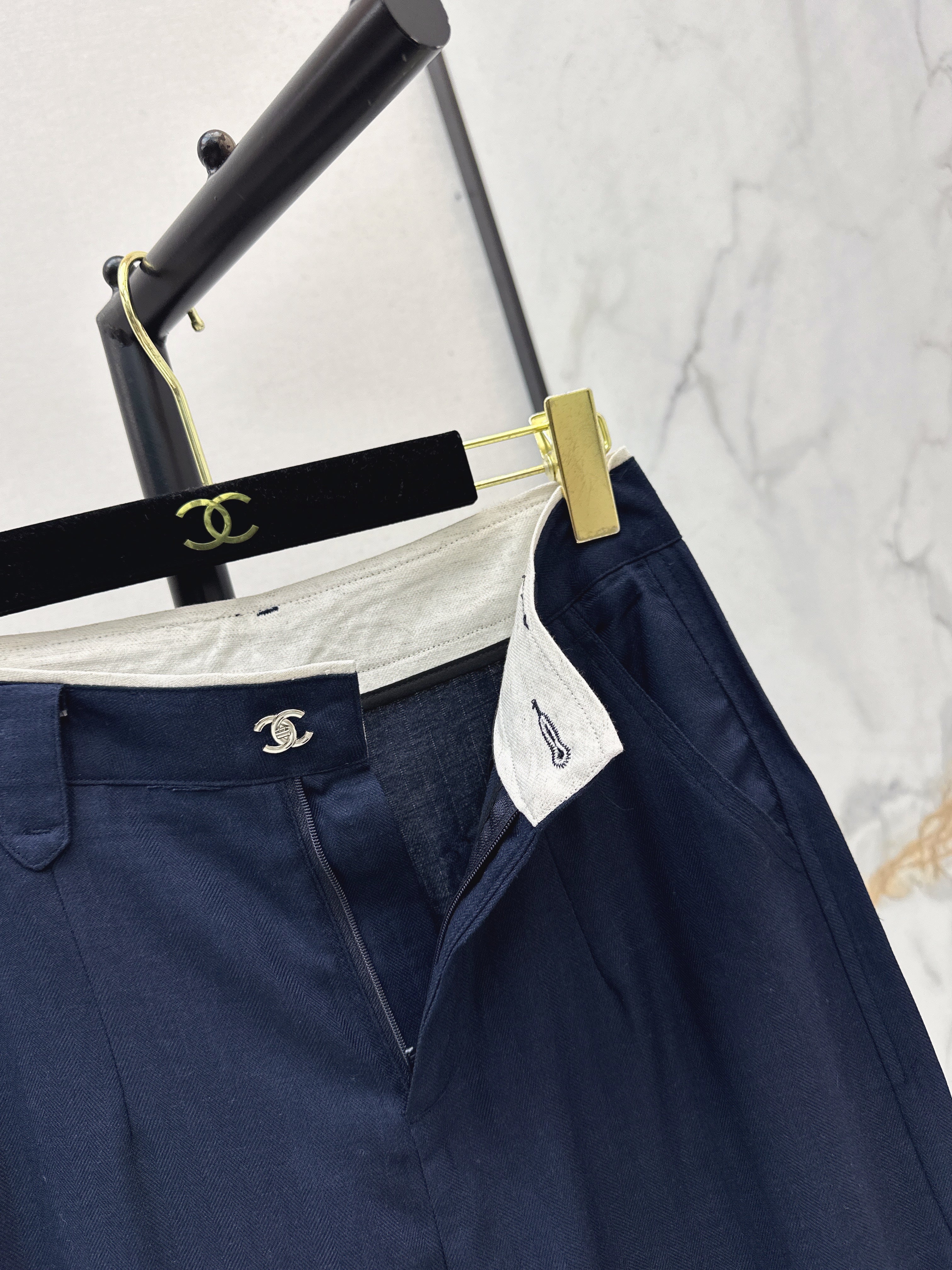 26SS Relaxed-Fit High-Waisted Wide-Leg Trousers