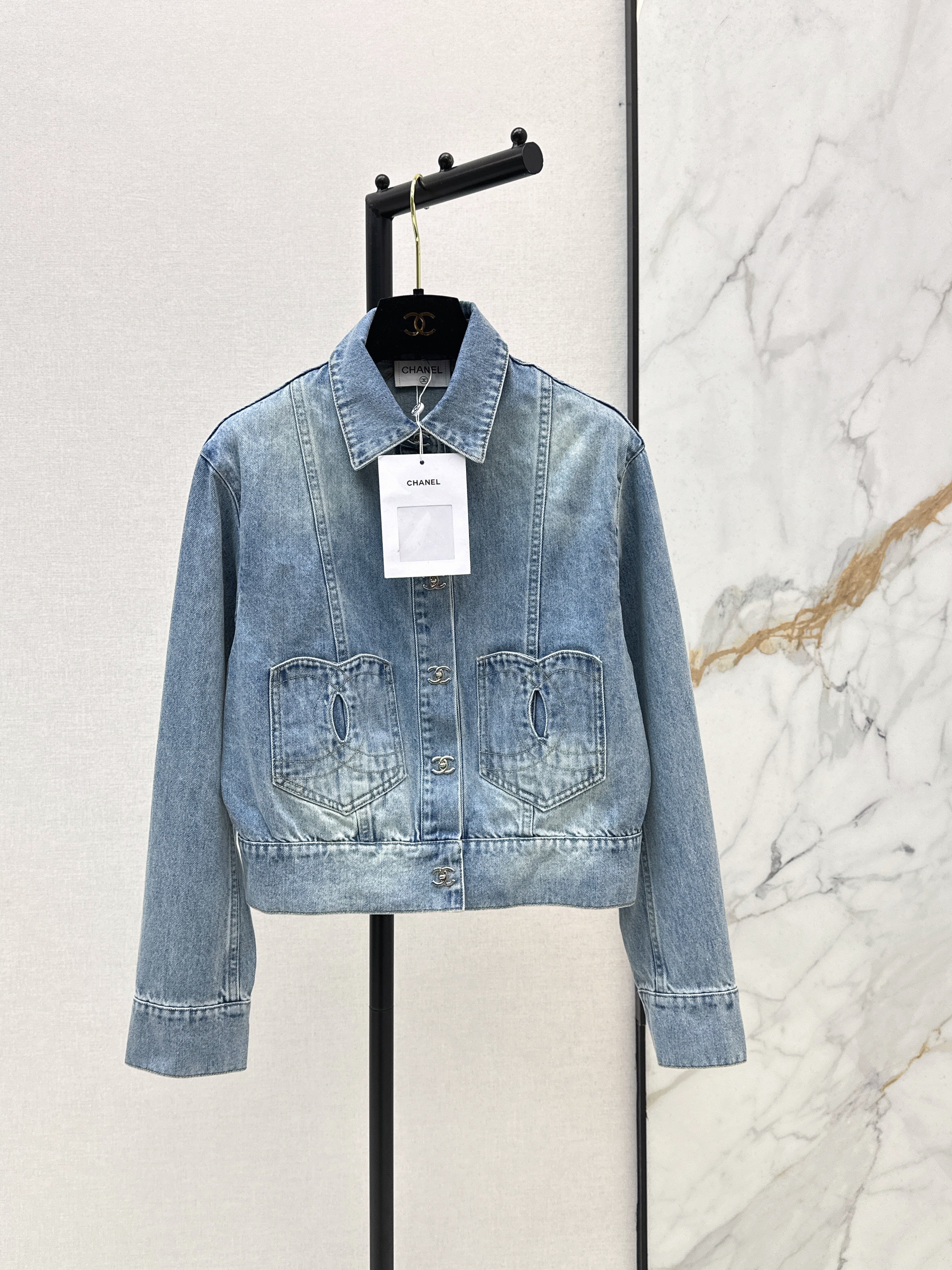 26NEW Pocket-Detail Denim Jacket