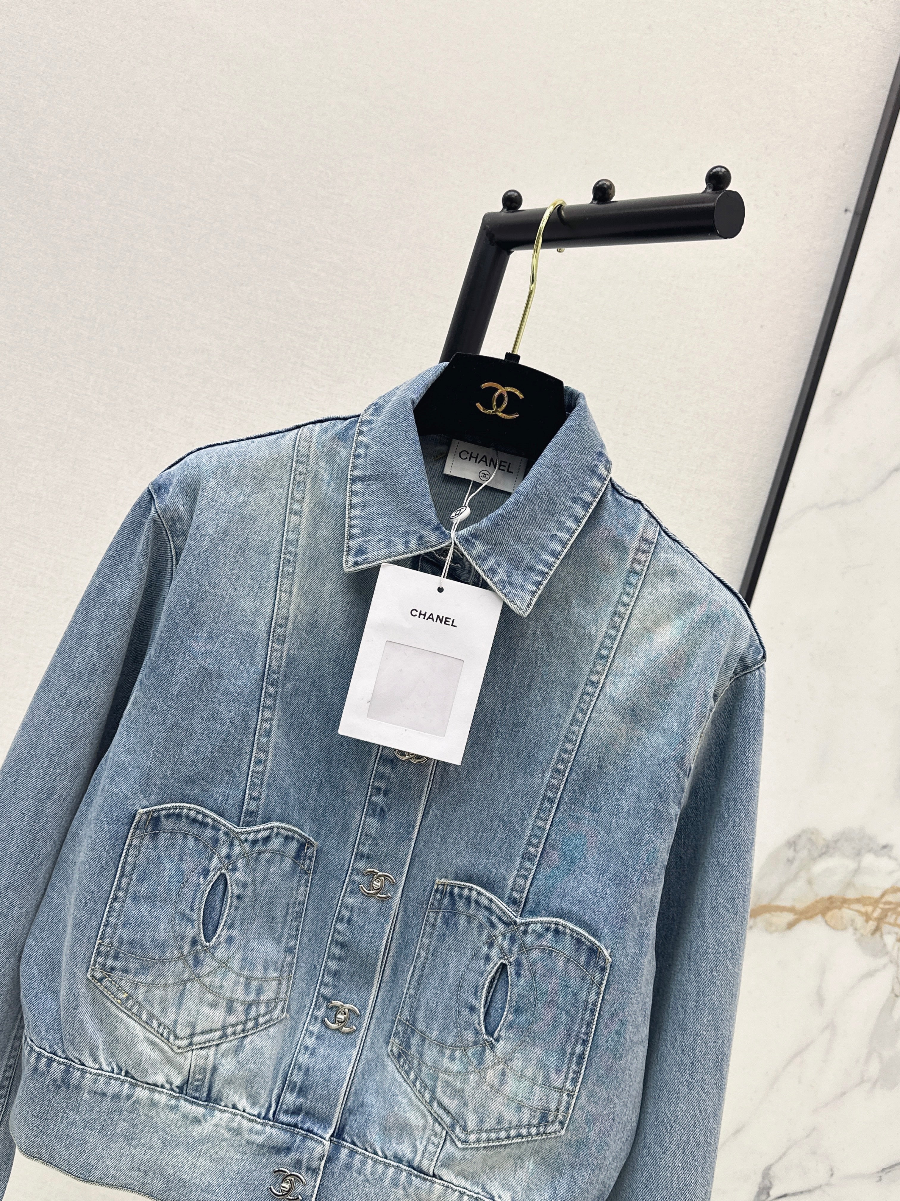26NEW Pocket-Detail Denim Jacket