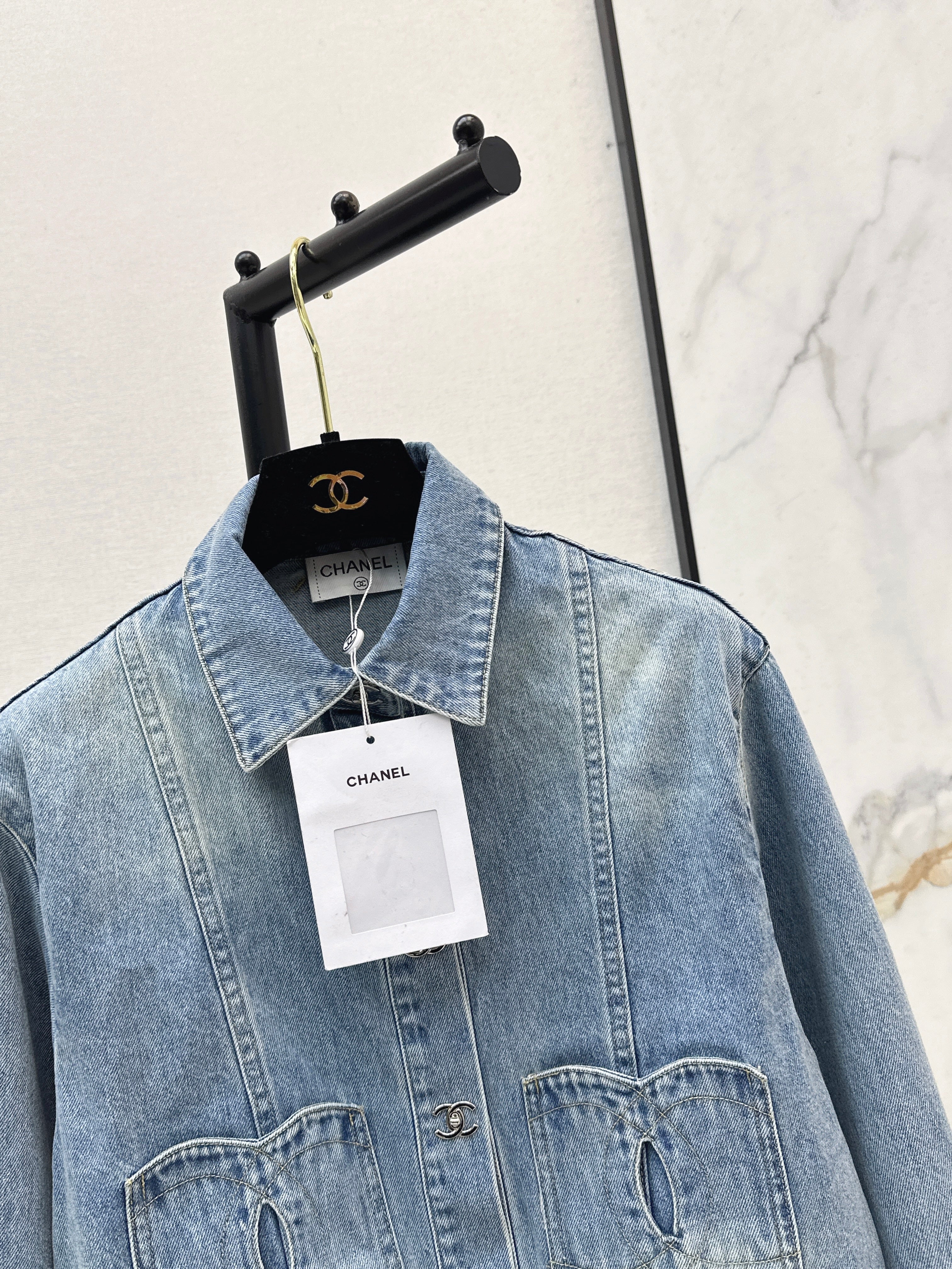 26NEW Pocket-Detail Denim Jacket