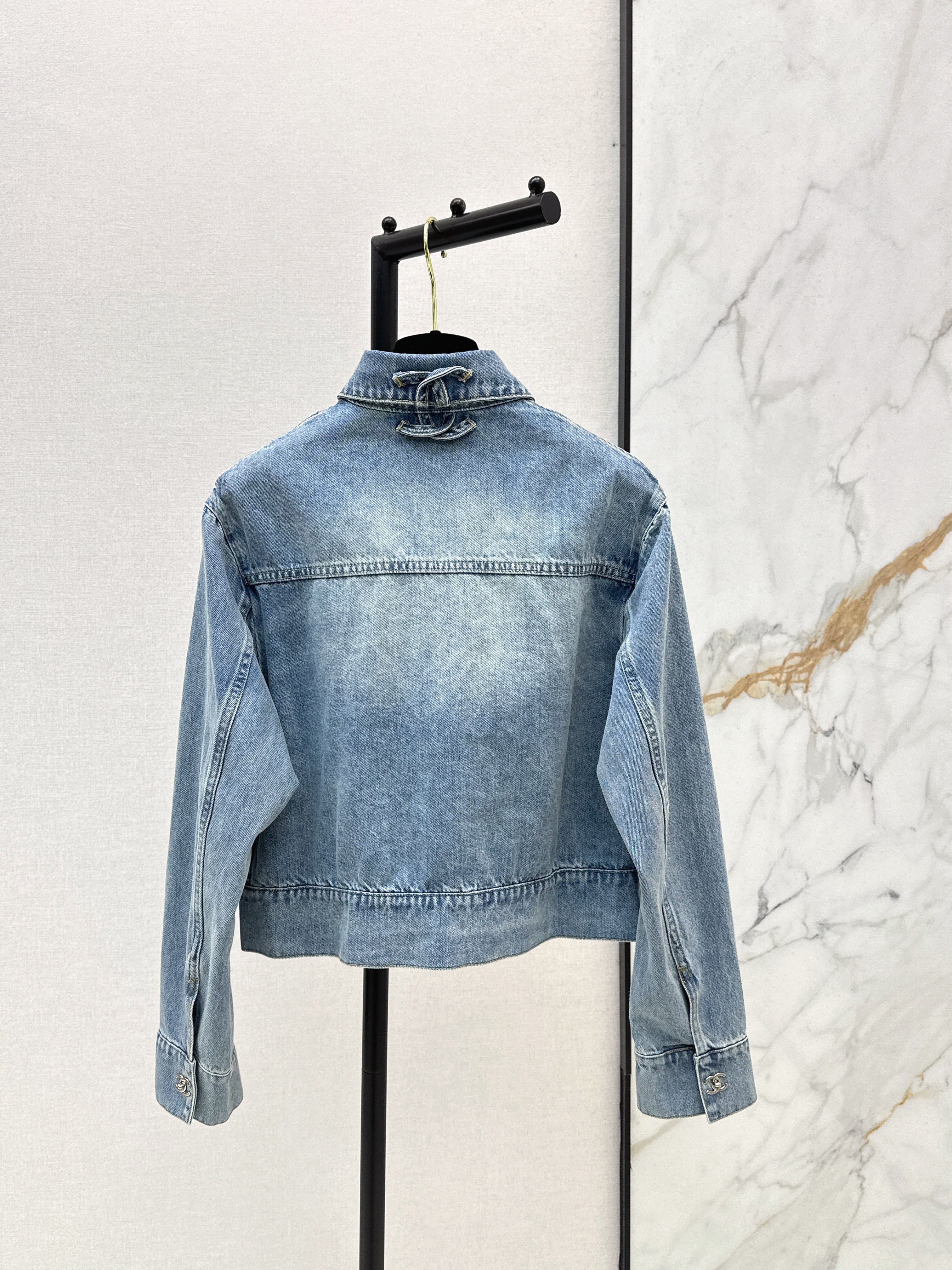 26NEW Pocket-Detail Denim Jacket