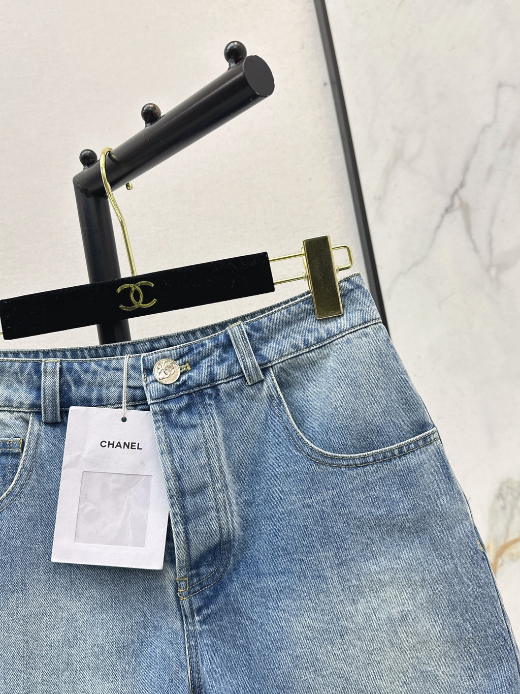 26NEW Pocket-Detail Denim Shorts