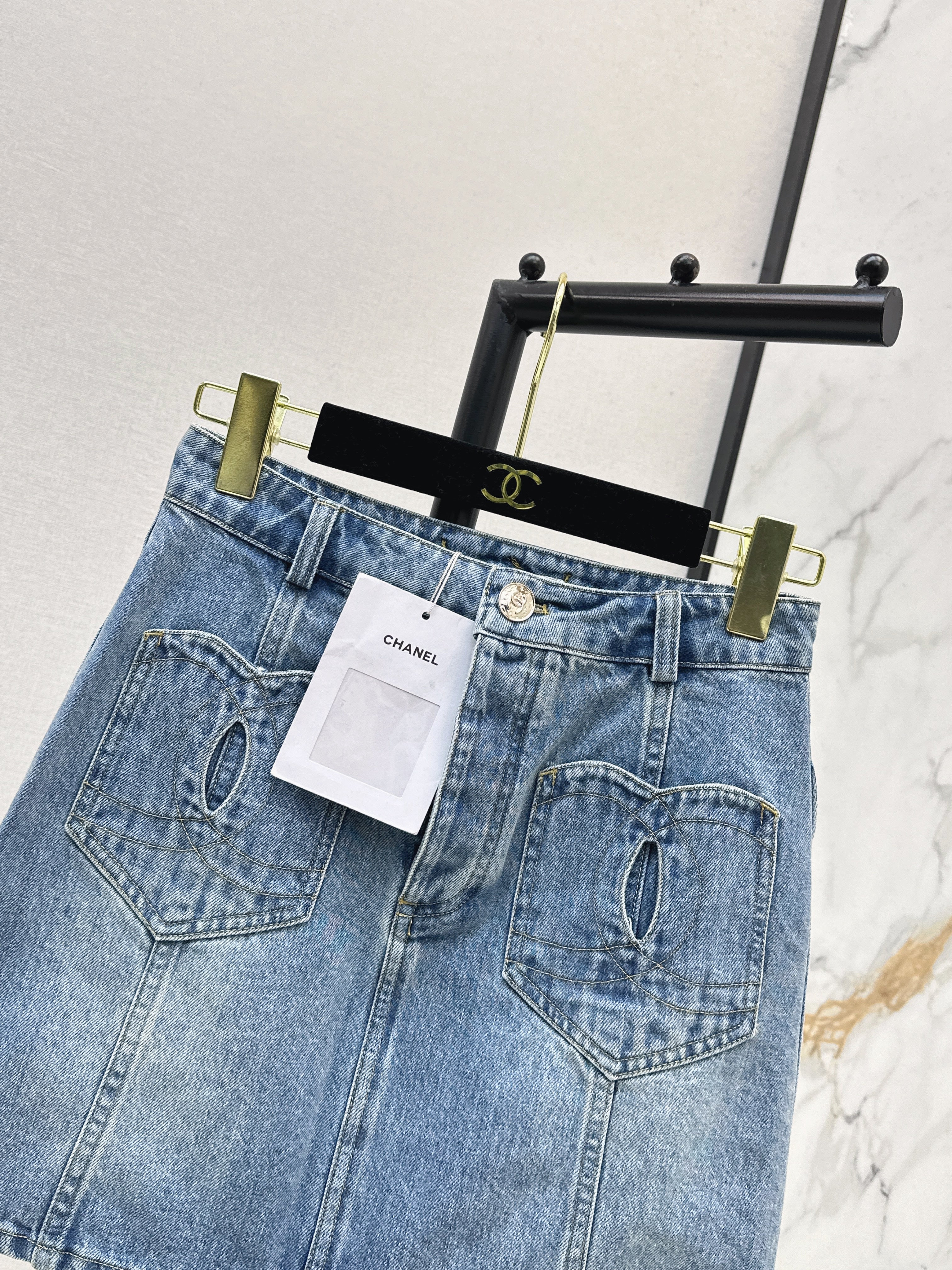 26NEW Pocket-Detail Denim Mini Skirt