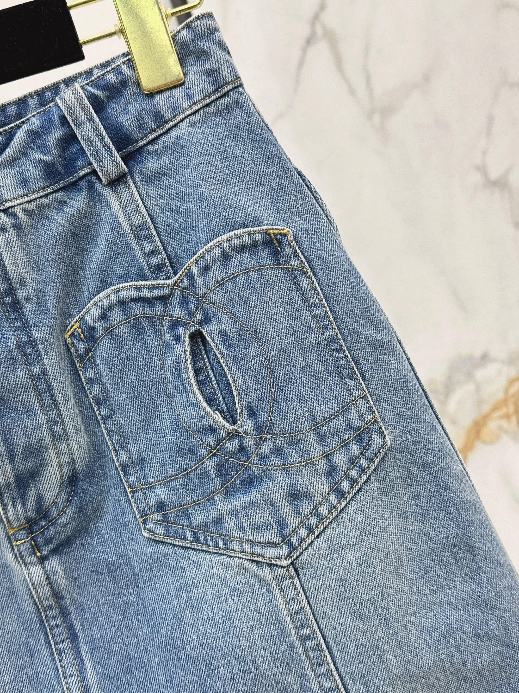26NEW Pocket-Detail Denim Mini Skirt
