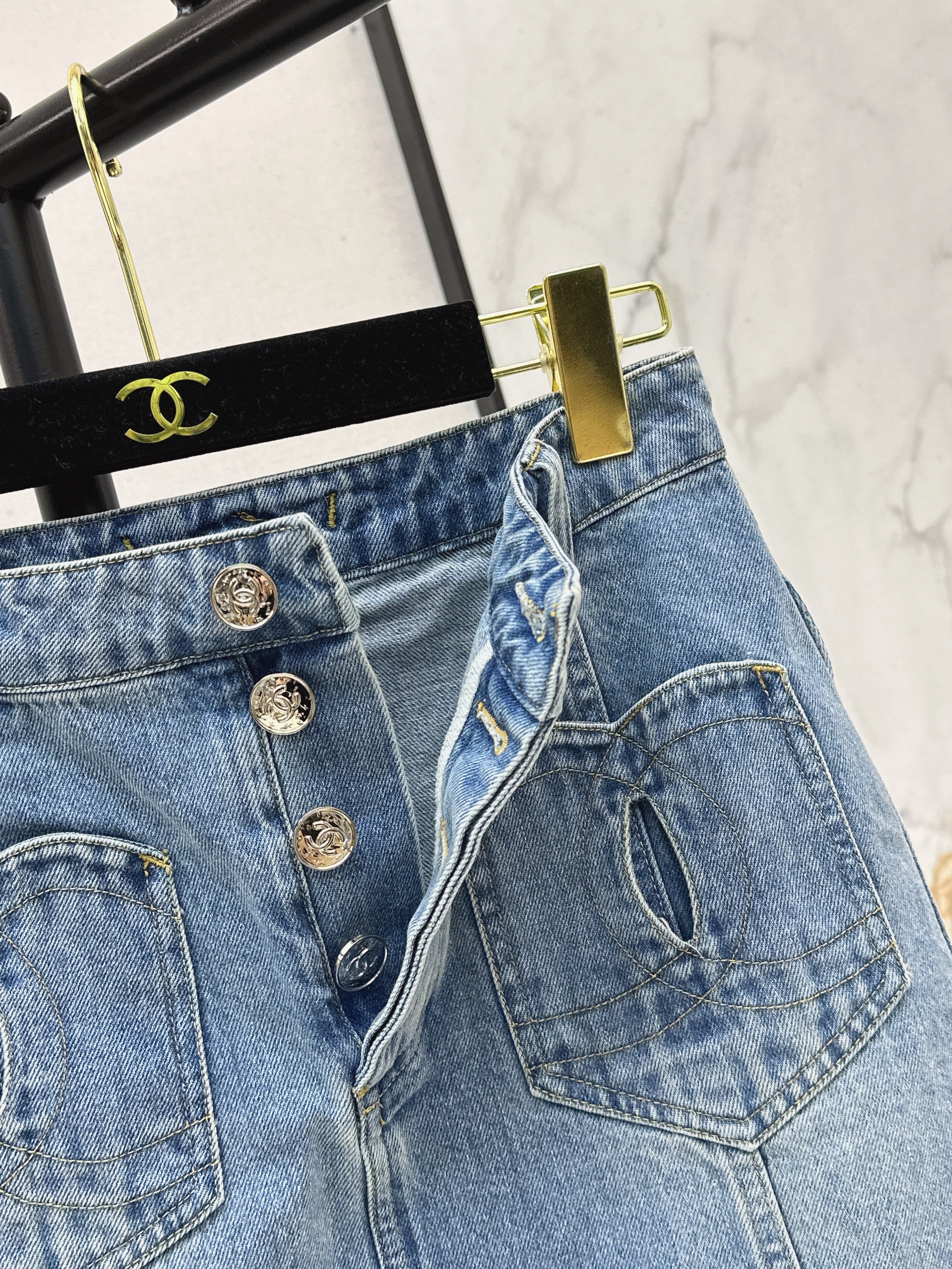 26NEW Pocket-Detail Denim Mini Skirt