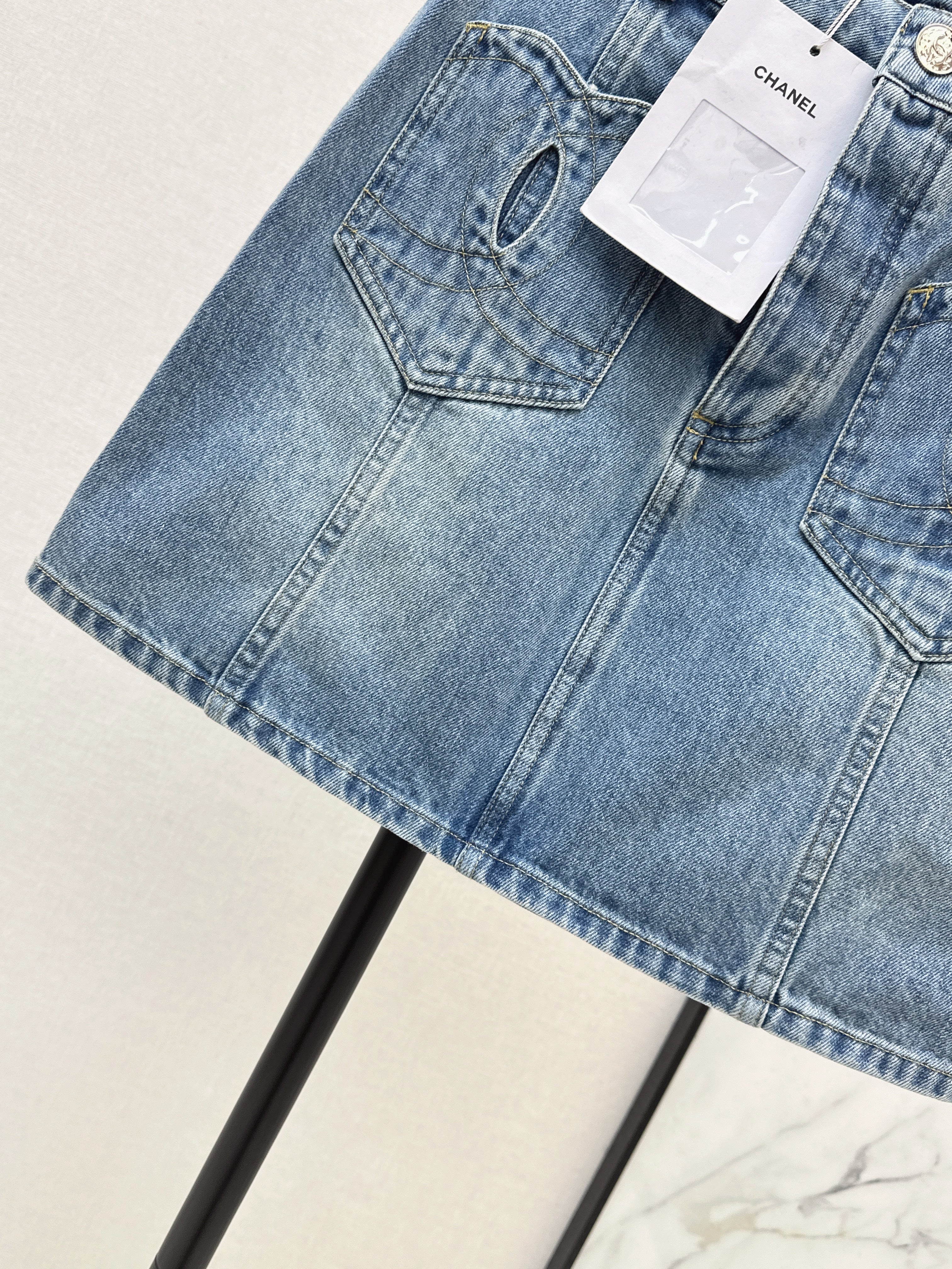 26NEW Pocket-Detail Denim Mini Skirt