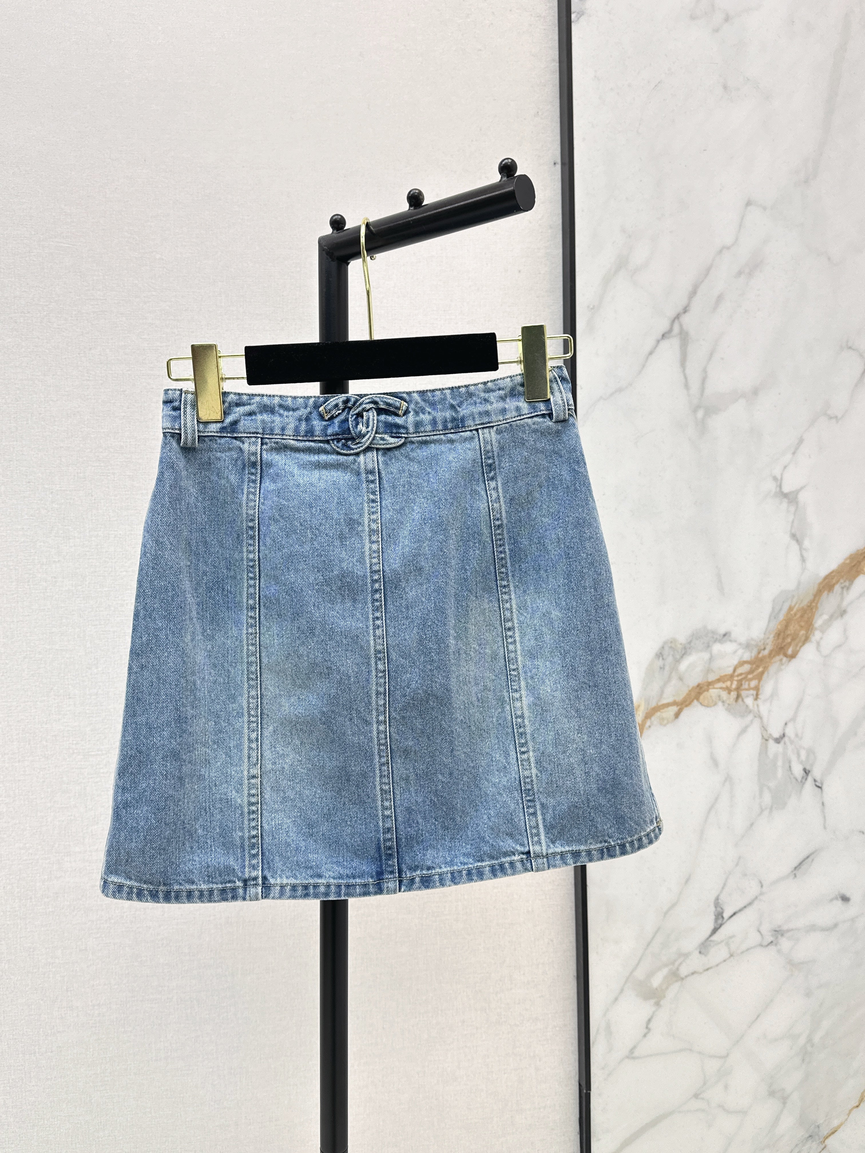 26NEW Pocket-Detail Denim Mini Skirt