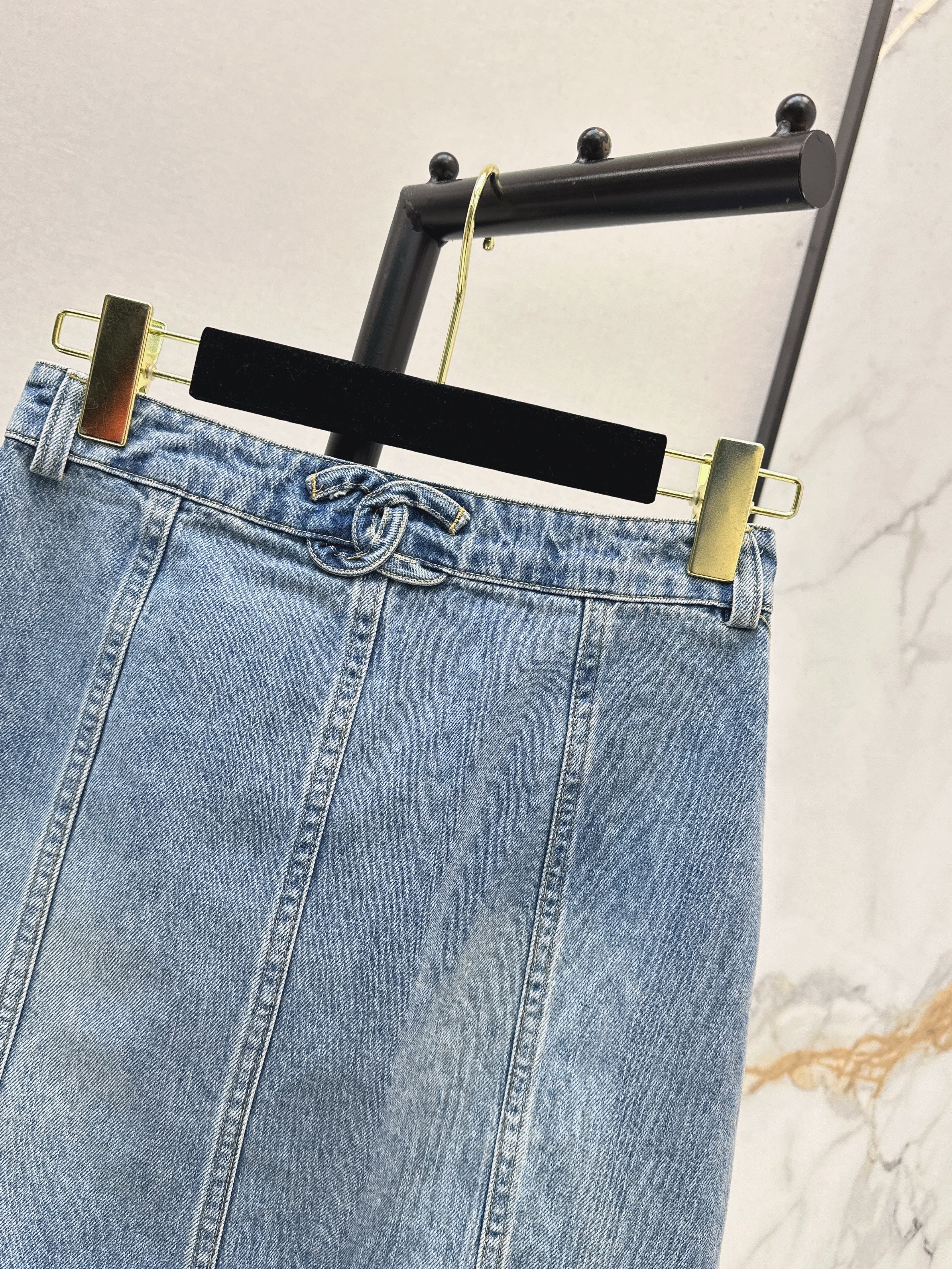 26NEW Pocket-Detail Denim Mini Skirt