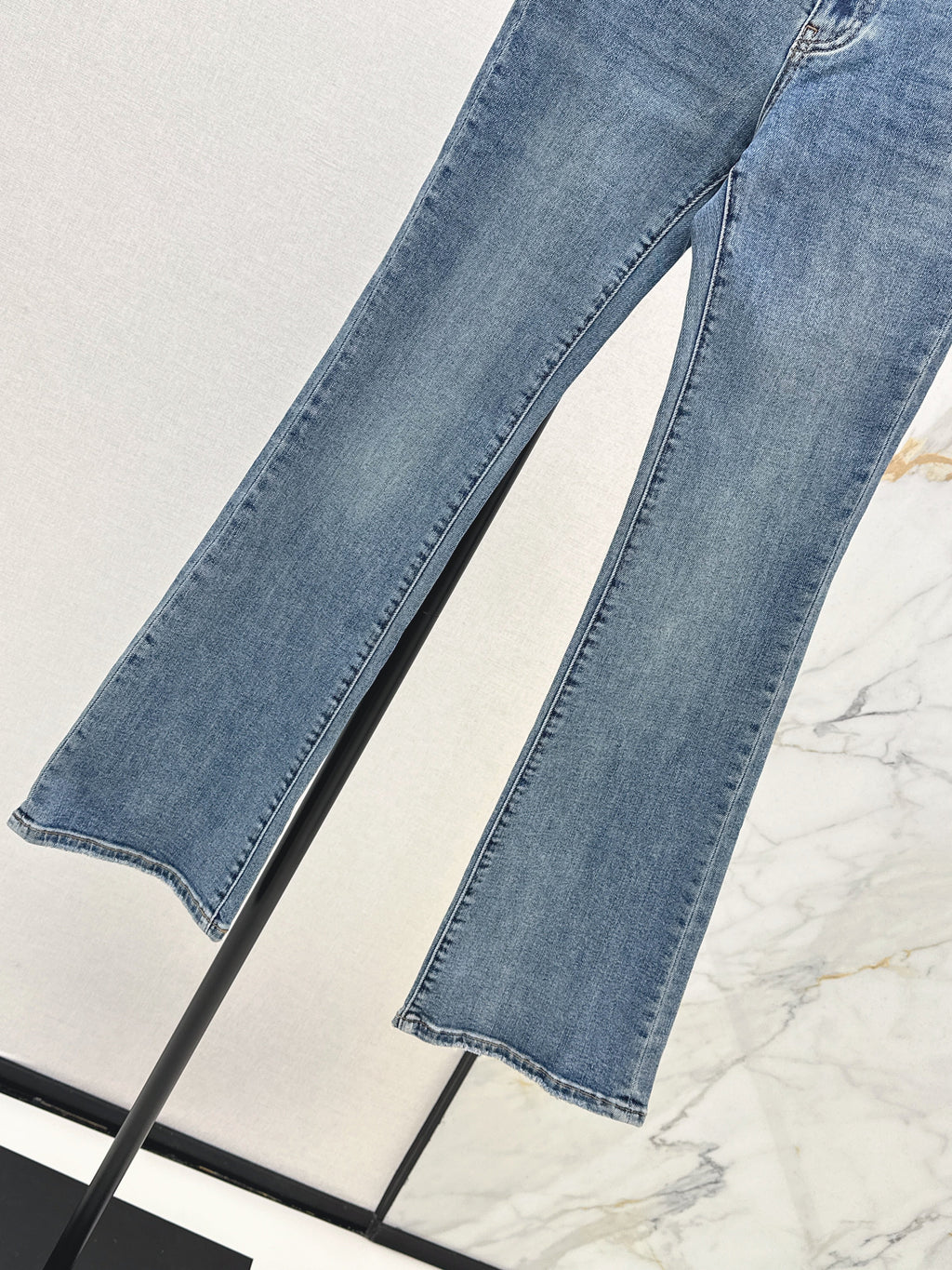 26SS New Slim-Fit Flared Jeans
