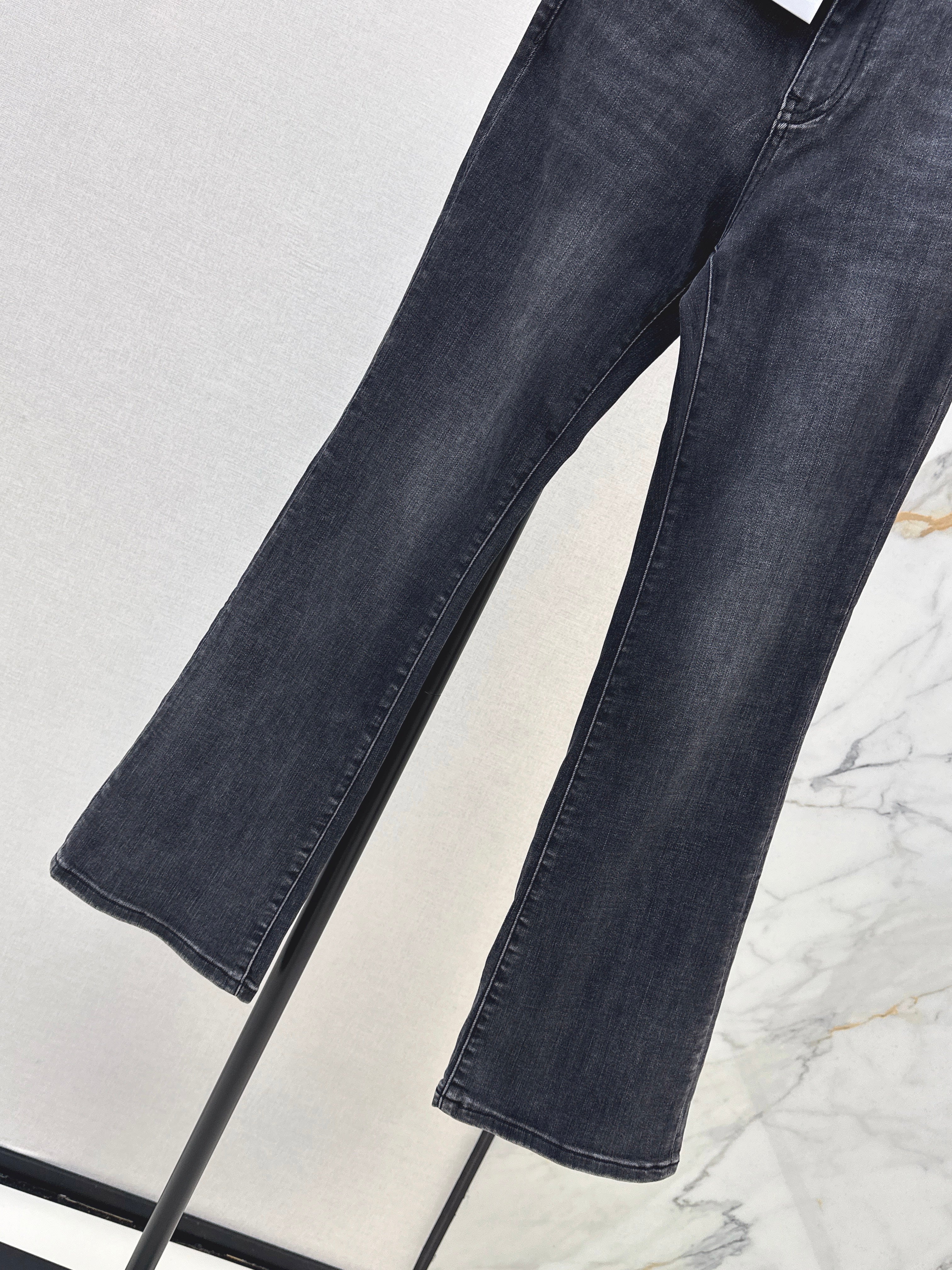 26SS New Slim-Fit Flared Jeans