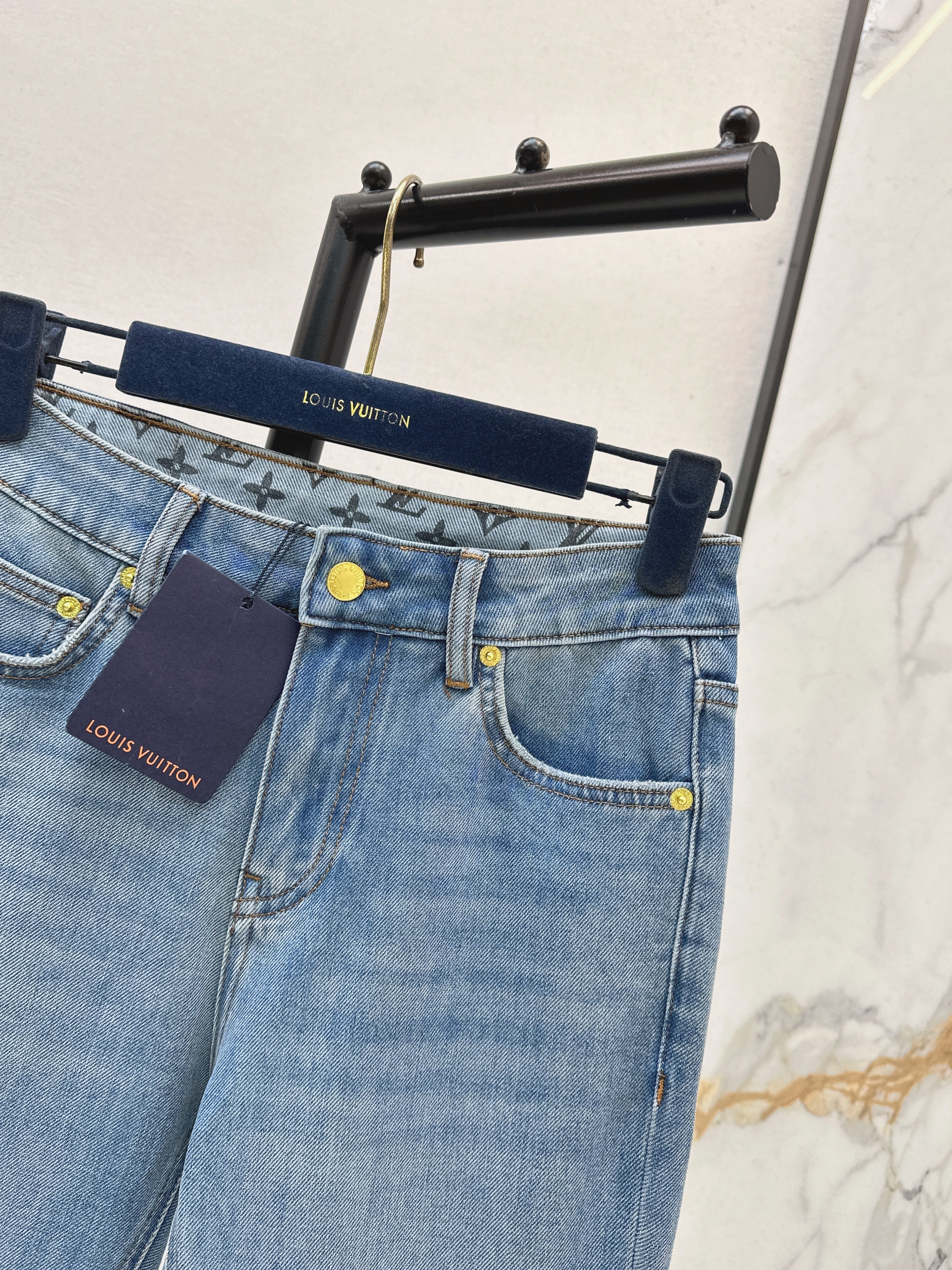 26SS Early Spring Latest Style: Slim-Fit Flared Jeans