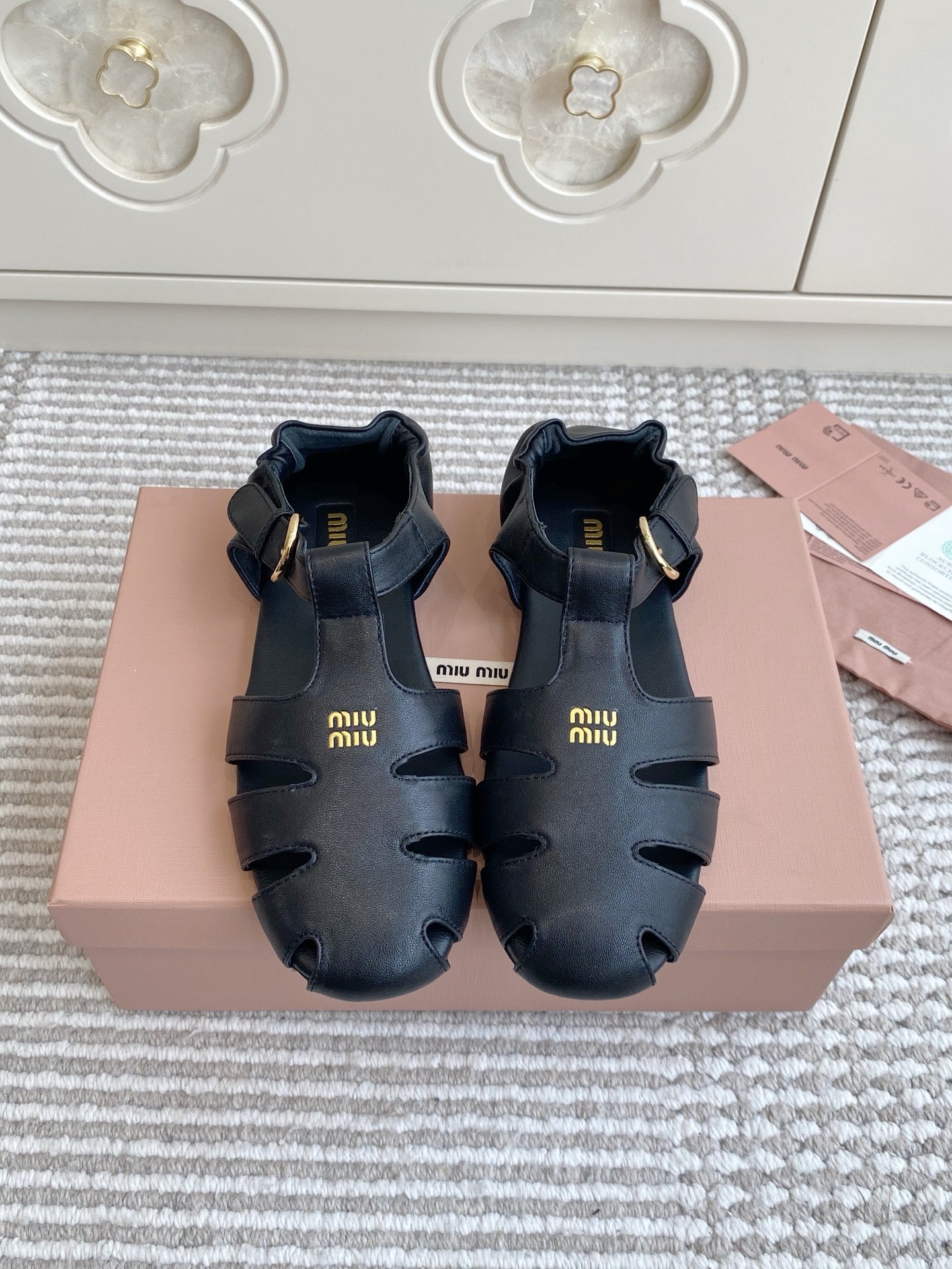 Super soft openwork Roman sandals