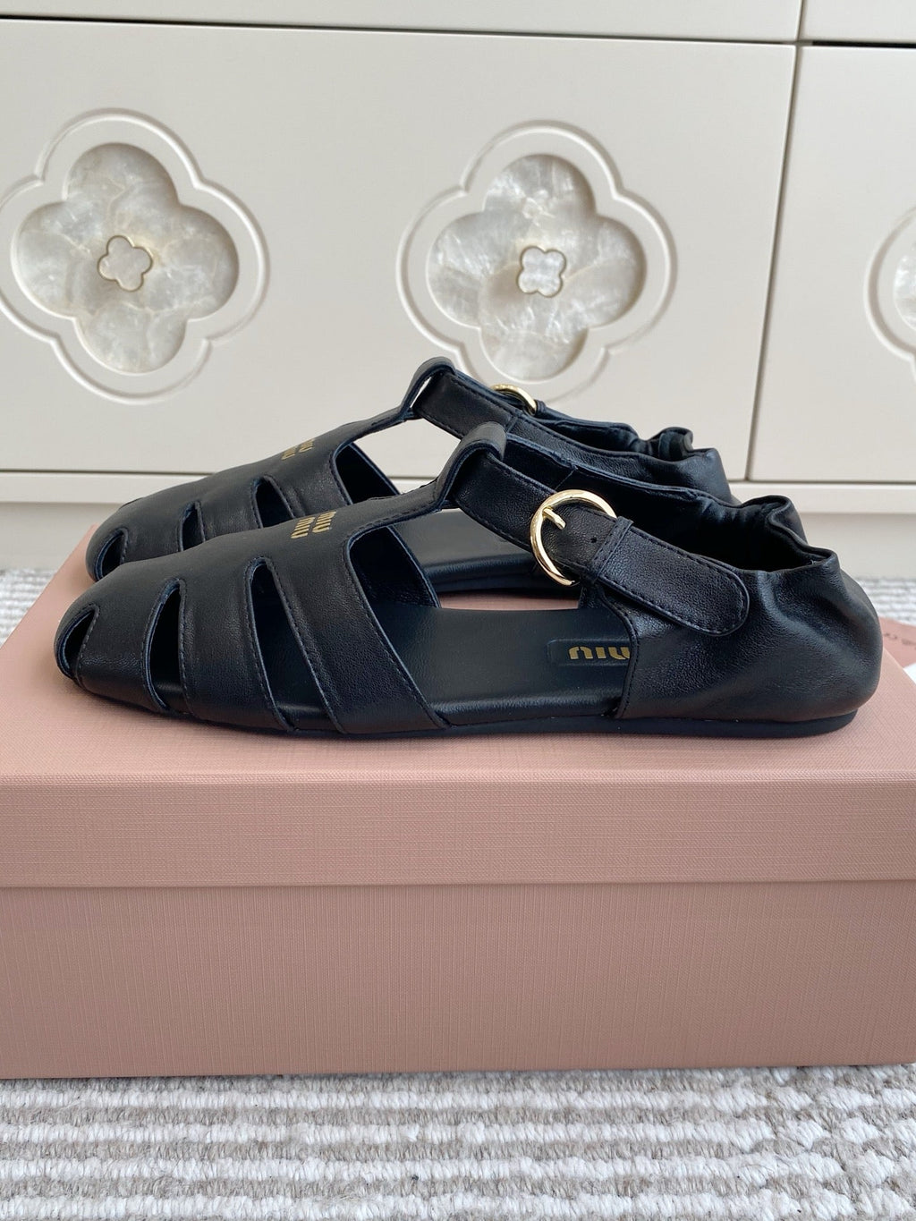 Super soft openwork Roman sandals
